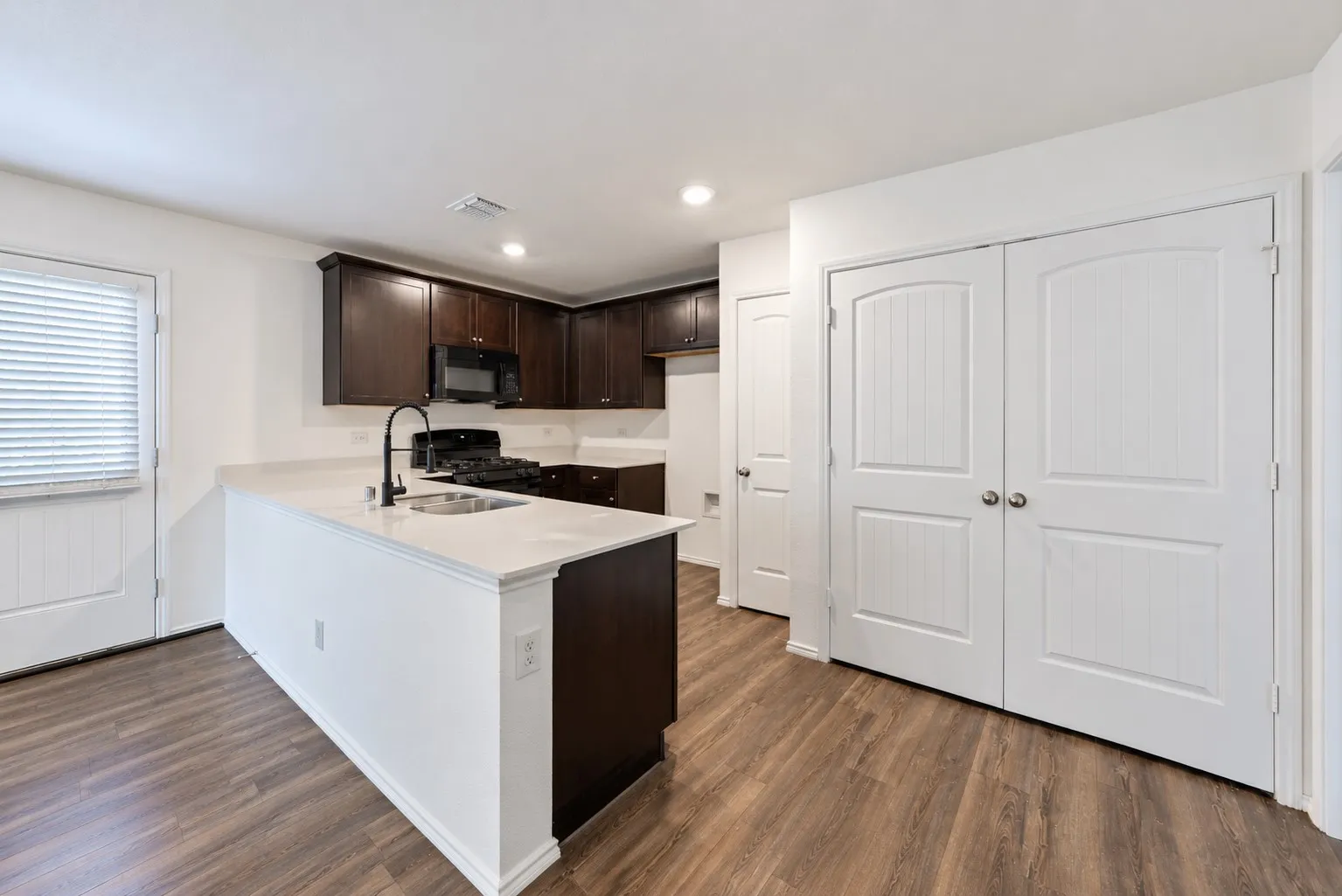 Single Family Residence For Rent in Kaufman County , 1422 Southwell Drive, Crandall, Texas 75114, 3 Bedroom, 2 Bathroom, 2 Garage spaces, 1,260 Sqft, built in 2021, mls#21404877, Real Estate Agent in Crandall, Homes For Rent in Kaufman county, Homes For Rent in Crandall, Realtor in Crandall Texas, Real Estate Brokerage Independent Realty Texas, Luminita Cordes Realtor