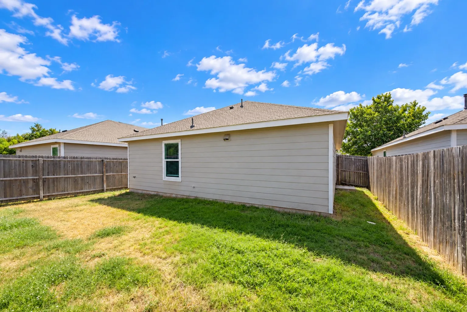 Single Family Residence For Rent in Kaufman County , 1422 Southwell Drive, Crandall, Texas 75114, 3 Bedroom, 2 Bathroom, 2 Garage spaces, 1,260 Sqft, built in 2021, mls#21404877, Real Estate Agent in Crandall, Homes For Rent in Kaufman county, Homes For Rent in Crandall, Realtor in Crandall Texas, Real Estate Brokerage Independent Realty Texas, Luminita Cordes Realtor