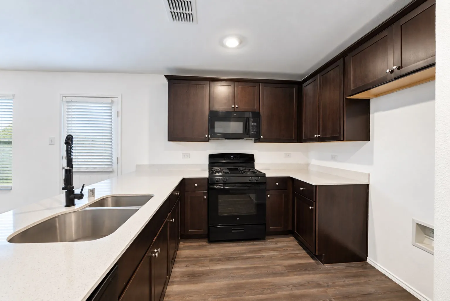 Single Family Residence For Rent in Kaufman County , 1422 Southwell Drive, Crandall, Texas 75114, 3 Bedroom, 2 Bathroom, 2 Garage spaces, 1,260 Sqft, built in 2021, mls#21404877, Real Estate Agent in Crandall, Homes For Rent in Kaufman county, Homes For Rent in Crandall, Realtor in Crandall Texas, Real Estate Brokerage Independent Realty Texas, Luminita Cordes Realtor