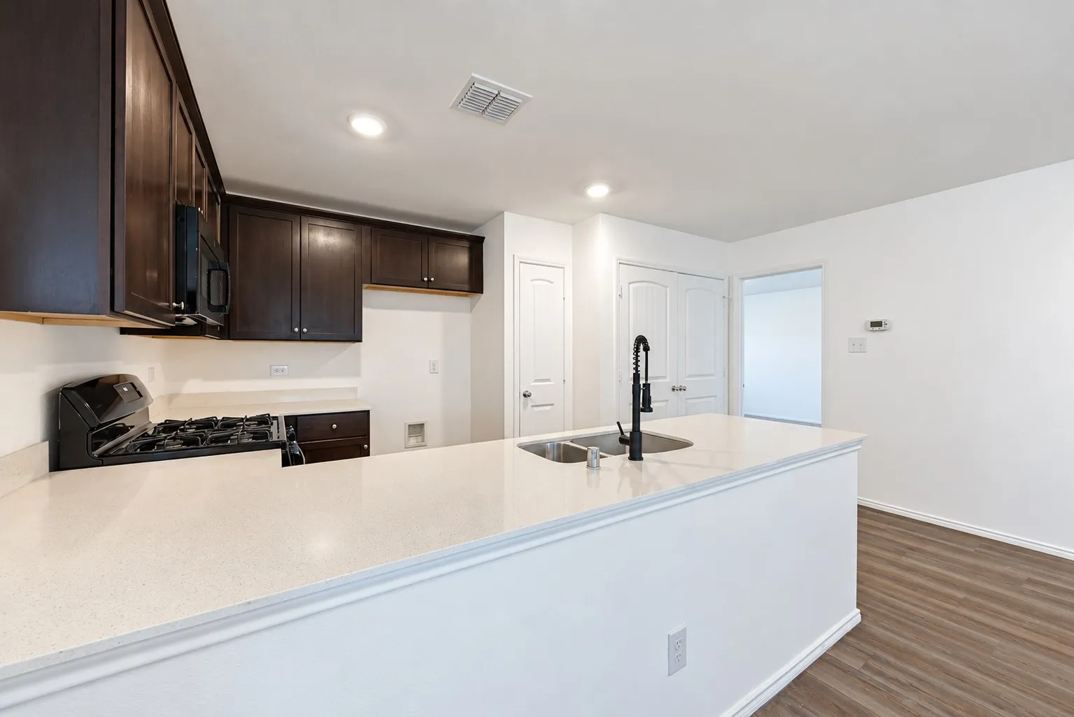 Single Family Residence For Rent in Kaufman County , 1422 Southwell Drive, Crandall, Texas 75114, 3 Bedroom, 2 Bathroom, 2 Garage spaces, 1,260 Sqft, built in 2021, mls#21404877, Real Estate Agent in Crandall, Homes For Rent in Kaufman county, Homes For Rent in Crandall, Realtor in Crandall Texas, Real Estate Brokerage Independent Realty Texas, Luminita Cordes Realtor