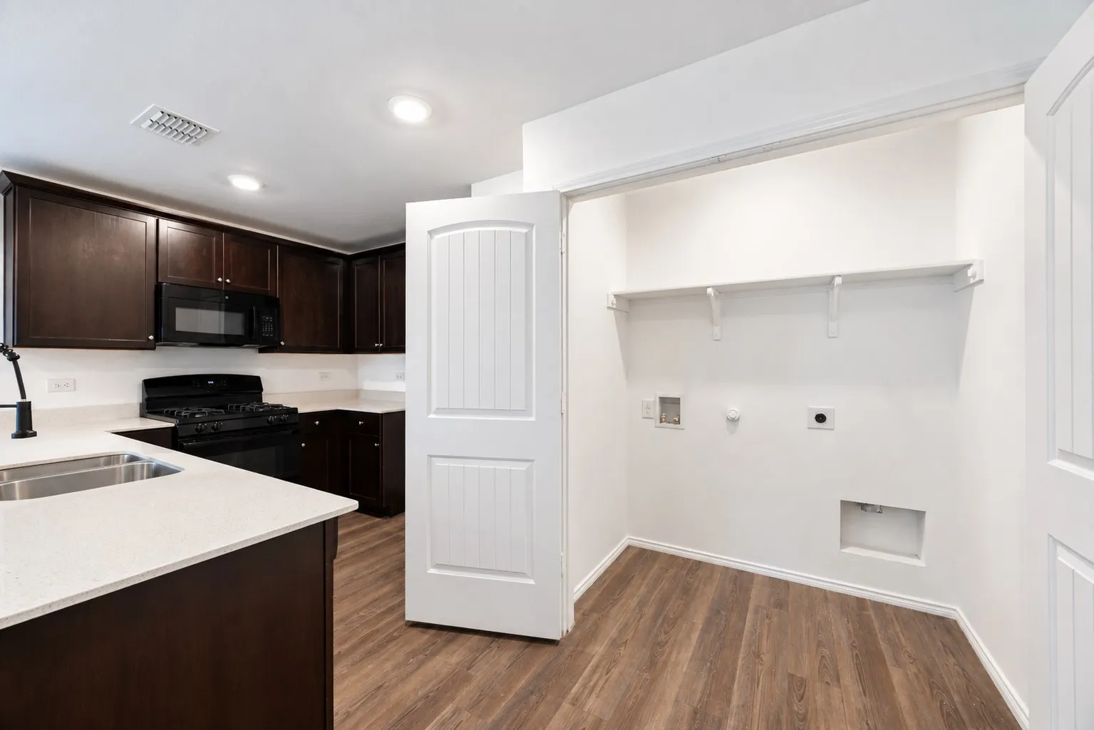 Single Family Residence For Rent in Kaufman County , 1422 Southwell Drive, Crandall, Texas 75114, 3 Bedroom, 2 Bathroom, 2 Garage spaces, 1,260 Sqft, built in 2021, mls#21404877, Real Estate Agent in Crandall, Homes For Rent in Kaufman county, Homes For Rent in Crandall, Realtor in Crandall Texas, Real Estate Brokerage Independent Realty Texas, Luminita Cordes Realtor