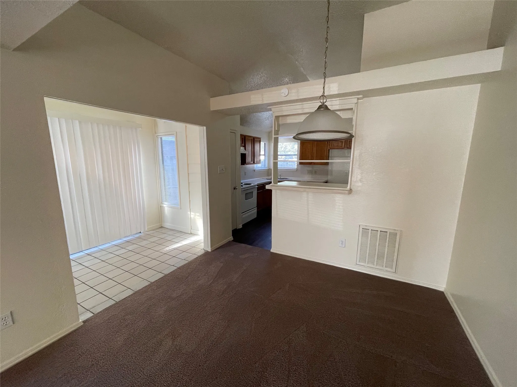 Single Family Residence For Rent in Dallas County , 10404 Cork Oak Circle, Dallas, Texas 75227, 3 Bedroom, 2 Bathroom, 2 Garage spaces, 1,241 Sqft, built in 1985, mls#21404883, Real Estate Agent in Dallas, Homes For Rent in Dallas county, Homes For Rent in Dallas, Realtor in Dallas Texas, Real Estate Brokerage Independent Realty Texas, Luminita Cordes Realtor