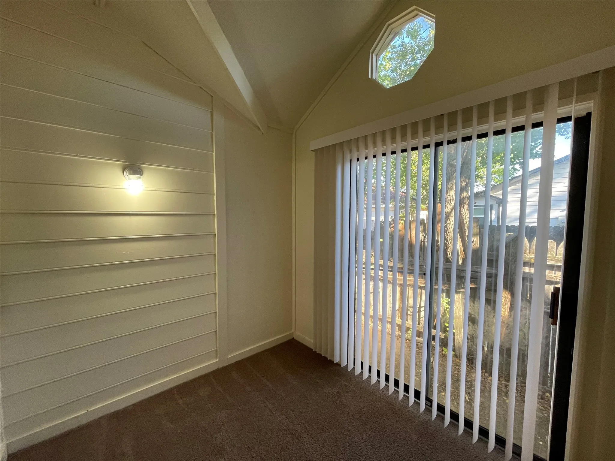 Single Family Residence For Rent in Dallas County , 10404 Cork Oak Circle, Dallas, Texas 75227, 3 Bedroom, 2 Bathroom, 2 Garage spaces, 1,241 Sqft, built in 1985, mls#21404883, Real Estate Agent in Dallas, Homes For Rent in Dallas county, Homes For Rent in Dallas, Realtor in Dallas Texas, Real Estate Brokerage Independent Realty Texas, Luminita Cordes Realtor