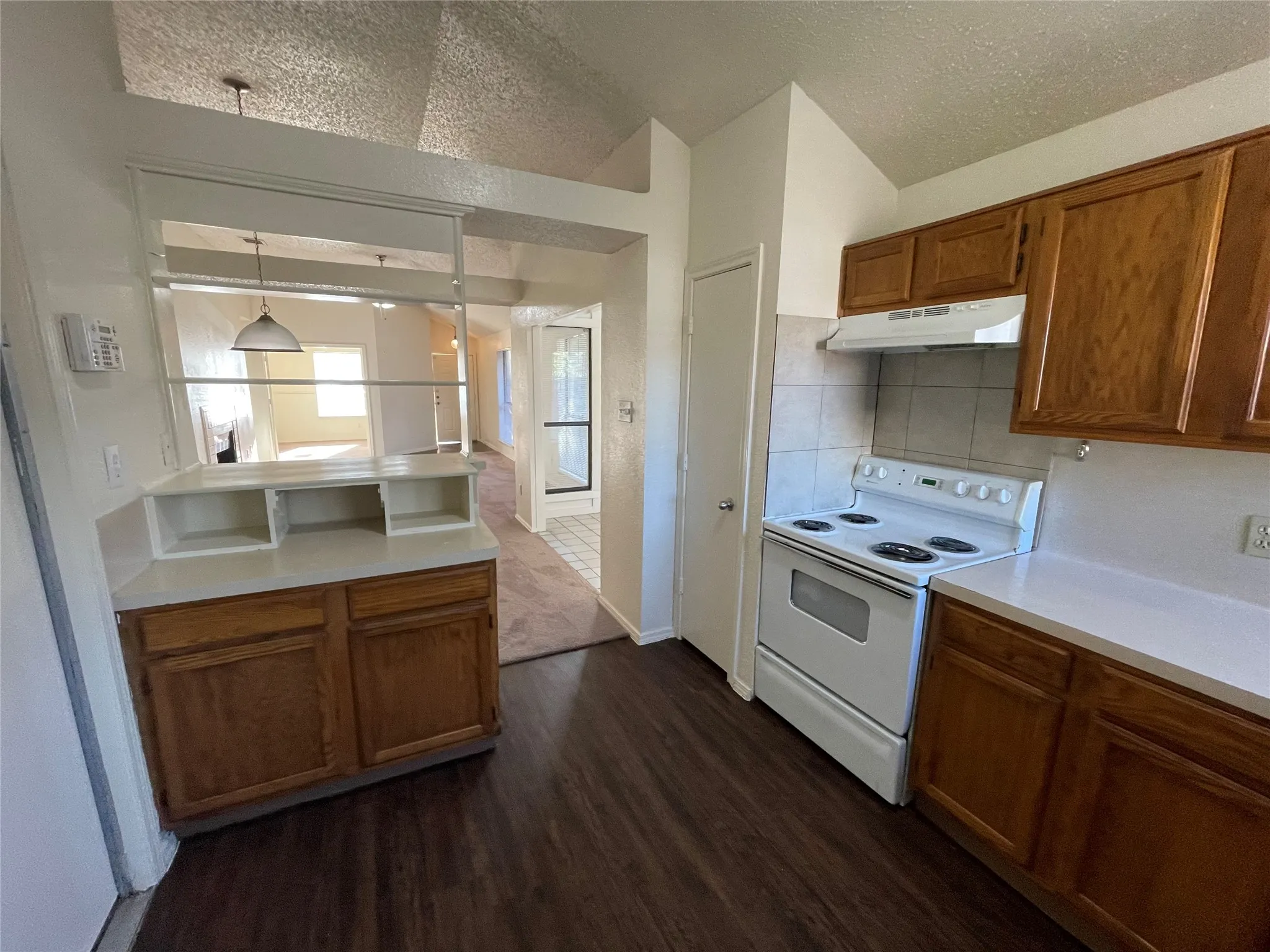Single Family Residence For Rent in Dallas County , 10404 Cork Oak Circle, Dallas, Texas 75227, 3 Bedroom, 2 Bathroom, 2 Garage spaces, 1,241 Sqft, built in 1985, mls#21404883, Real Estate Agent in Dallas, Homes For Rent in Dallas county, Homes For Rent in Dallas, Realtor in Dallas Texas, Real Estate Brokerage Independent Realty Texas, Luminita Cordes Realtor