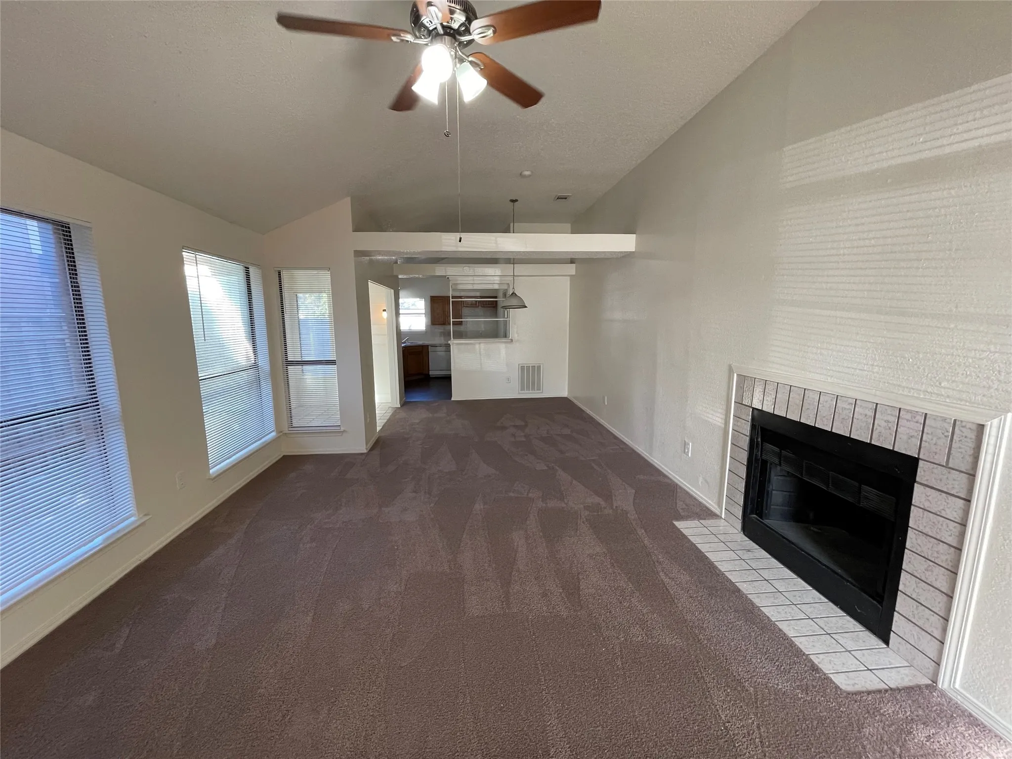 Single Family Residence For Rent in Dallas County , 10404 Cork Oak Circle, Dallas, Texas 75227, 3 Bedroom, 2 Bathroom, 2 Garage spaces, 1,241 Sqft, built in 1985, mls#21404883, Real Estate Agent in Dallas, Homes For Rent in Dallas county, Homes For Rent in Dallas, Realtor in Dallas Texas, Real Estate Brokerage Independent Realty Texas, Luminita Cordes Realtor
