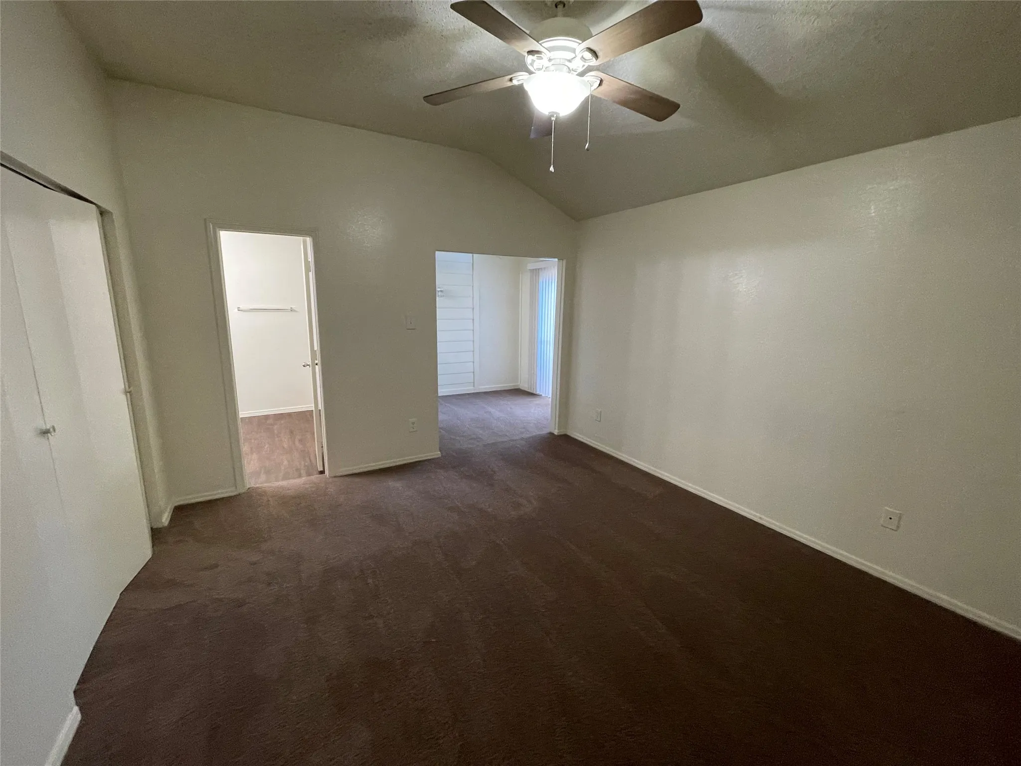 Single Family Residence For Rent in Dallas County , 10404 Cork Oak Circle, Dallas, Texas 75227, 3 Bedroom, 2 Bathroom, 2 Garage spaces, 1,241 Sqft, built in 1985, mls#21404883, Real Estate Agent in Dallas, Homes For Rent in Dallas county, Homes For Rent in Dallas, Realtor in Dallas Texas, Real Estate Brokerage Independent Realty Texas, Luminita Cordes Realtor