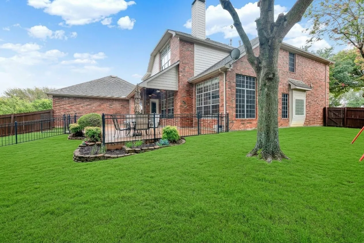 Plenty of space to add a pool, outdoor kitchen, garden and more