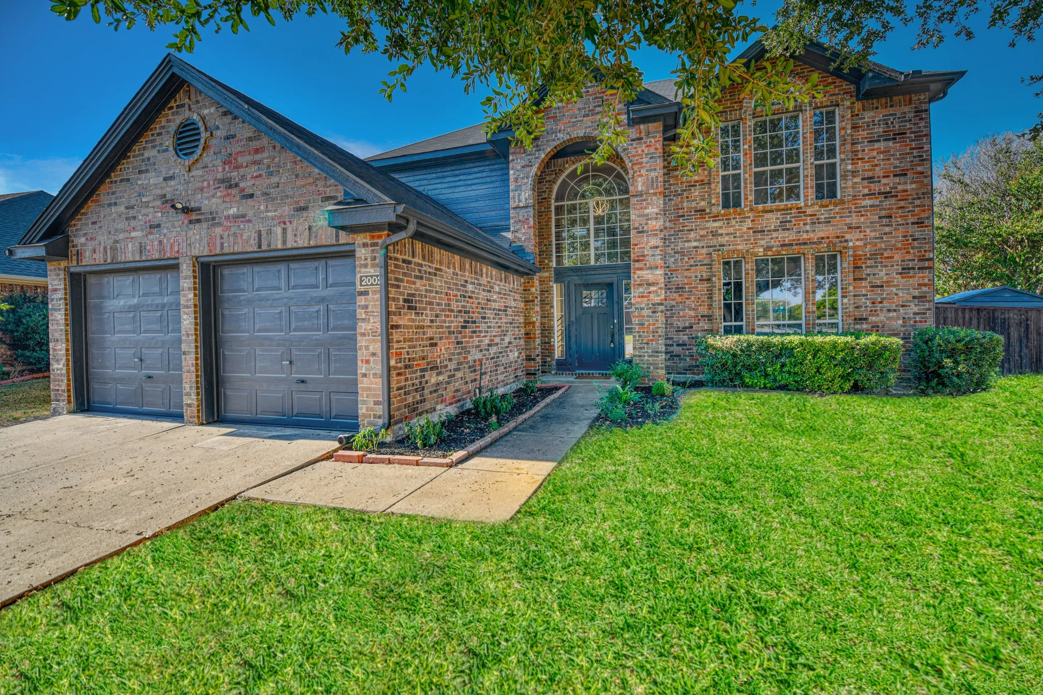 Single Family Residence For Sale in Denton County , 2002 Terracotta Court, Lewisville, Texas 75067, 4 Bedroom, 3 Bathroom, 2 Garage spaces, 2,204 Sqft, built in 1991, mls#21398002, Real Estate Agent in Lewisville, Homes For Sale in Denton county, Homes For Sale in Lewisville, Realtor in Lewisville Texas, Real Estate Brokerage Independent Realty Texas, Luminita Cordes Realtor
