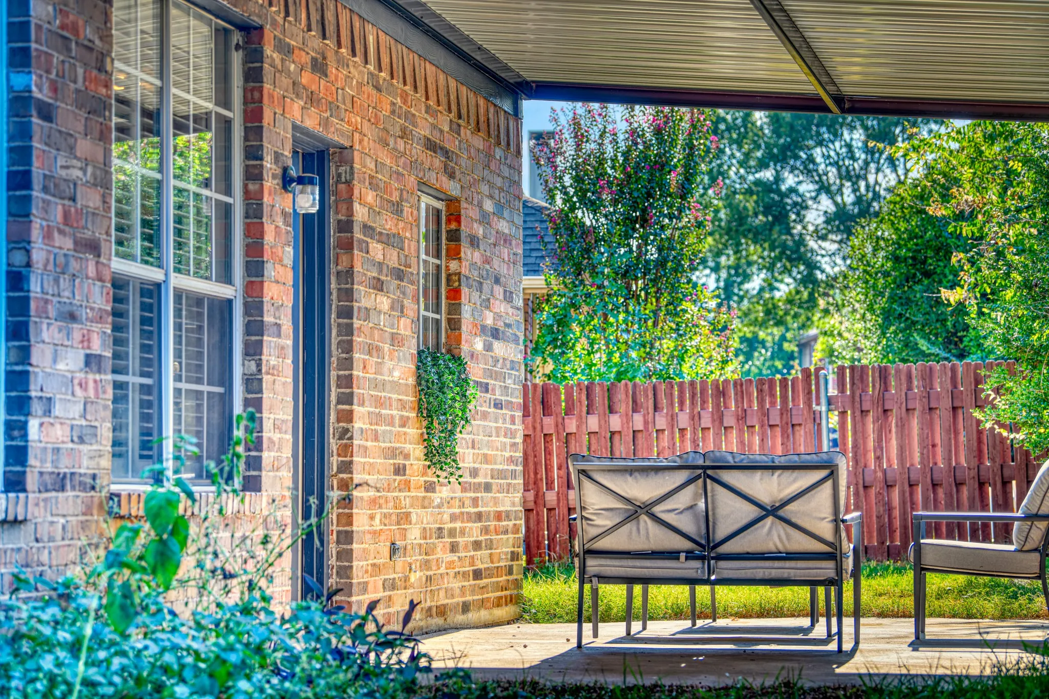 Single Family Residence For Sale in Denton County , 2002 Terracotta Court, Lewisville, Texas 75067, 4 Bedroom, 3 Bathroom, 2 Garage spaces, 2,204 Sqft, built in 1991, mls#21398002, Real Estate Agent in Lewisville, Homes For Sale in Denton county, Homes For Sale in Lewisville, Realtor in Lewisville Texas, Real Estate Brokerage Independent Realty Texas, Luminita Cordes Realtor