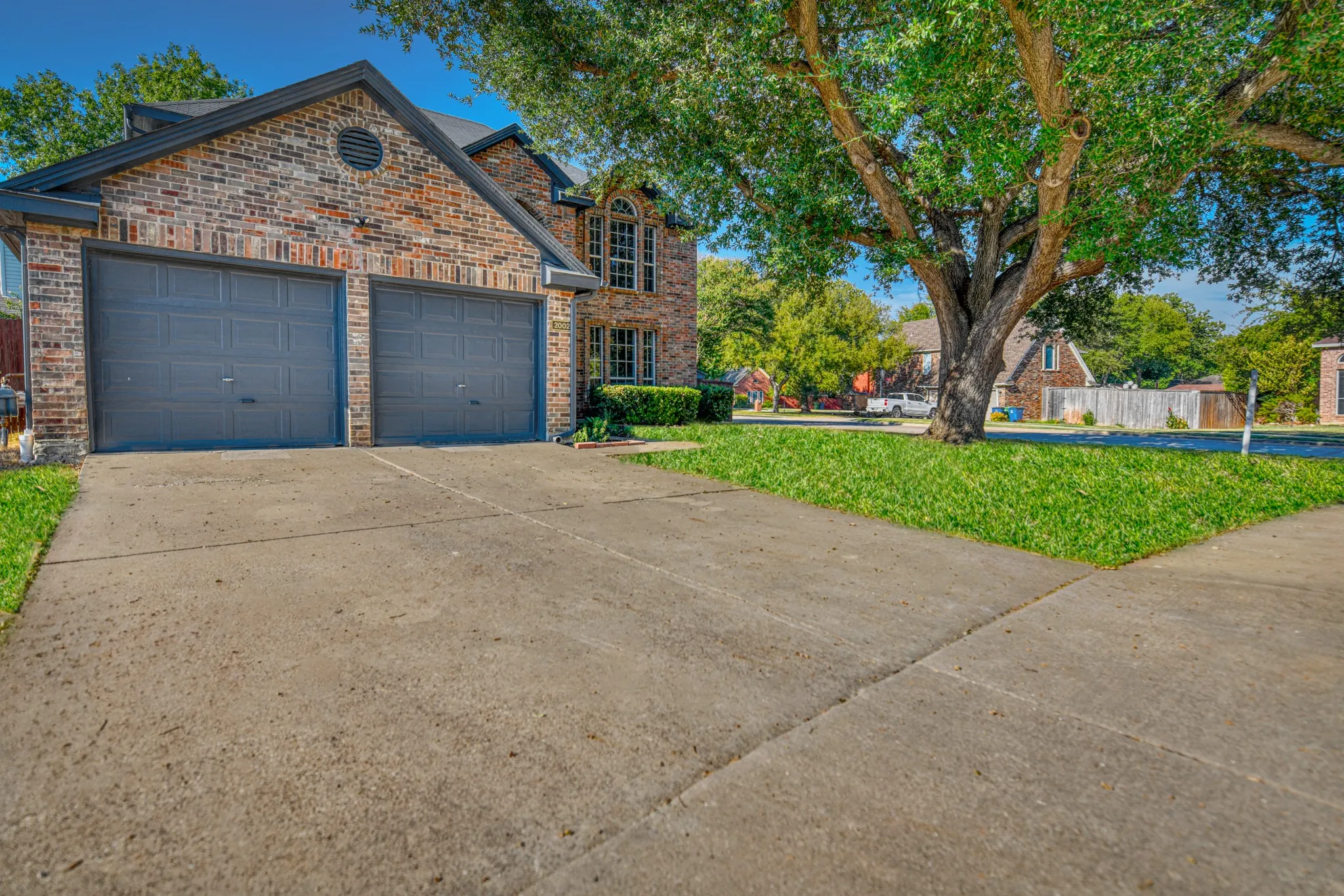 Single Family Residence For Sale in Denton County , 2002 Terracotta Court, Lewisville, Texas 75067, 4 Bedroom, 3 Bathroom, 2 Garage spaces, 2,204 Sqft, built in 1991, mls#21398002, Real Estate Agent in Lewisville, Homes For Sale in Denton county, Homes For Sale in Lewisville, Realtor in Lewisville Texas, Real Estate Brokerage Independent Realty Texas, Luminita Cordes Realtor