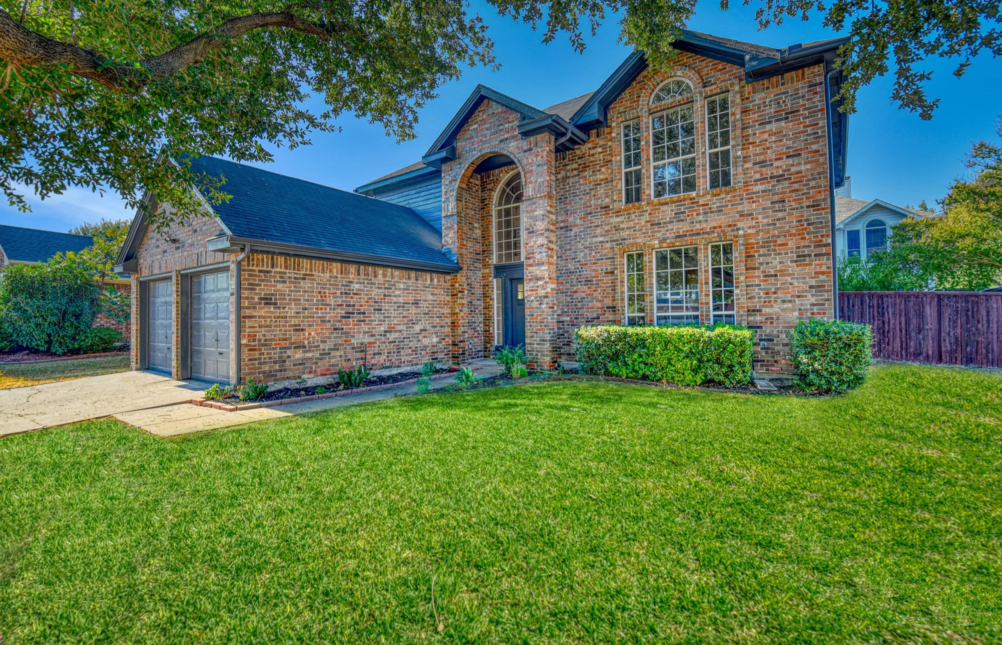 Single Family Residence For Sale in Denton County , 2002 Terracotta Court, Lewisville, Texas 75067, 4 Bedroom, 3 Bathroom, 2 Garage spaces, 2,204 Sqft, built in 1991, mls#21398002, Real Estate Agent in Lewisville, Homes For Sale in Denton county, Homes For Sale in Lewisville, Realtor in Lewisville Texas, Real Estate Brokerage Independent Realty Texas, Luminita Cordes Realtor
