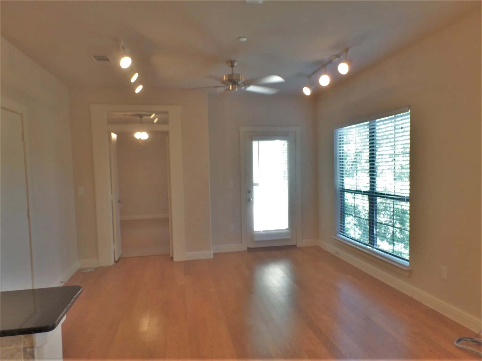 Condominium For Rent in Dallas County , 6159 Oram Street 105, Dallas, Texas 75214, 1 Bedroom, 2 Bathroom, 1 Garage spaces, 1,028 Sqft, built in 2007, mls#21401391, Real Estate Agent in Dallas, Homes For Rent in Dallas county, Homes For Rent in Dallas, Realtor in Dallas Texas, Real Estate Brokerage Independent Realty Texas, Luminita Cordes Realtor