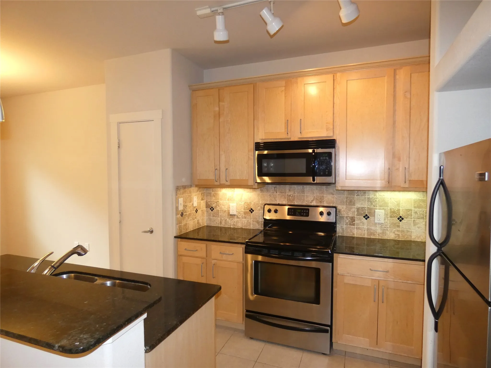Condominium For Rent in Dallas County , 6159 Oram Street 105, Dallas, Texas 75214, 1 Bedroom, 2 Bathroom, 1 Garage spaces, 1,028 Sqft, built in 2007, mls#21401391, Real Estate Agent in Dallas, Homes For Rent in Dallas county, Homes For Rent in Dallas, Realtor in Dallas Texas, Real Estate Brokerage Independent Realty Texas, Luminita Cordes Realtor