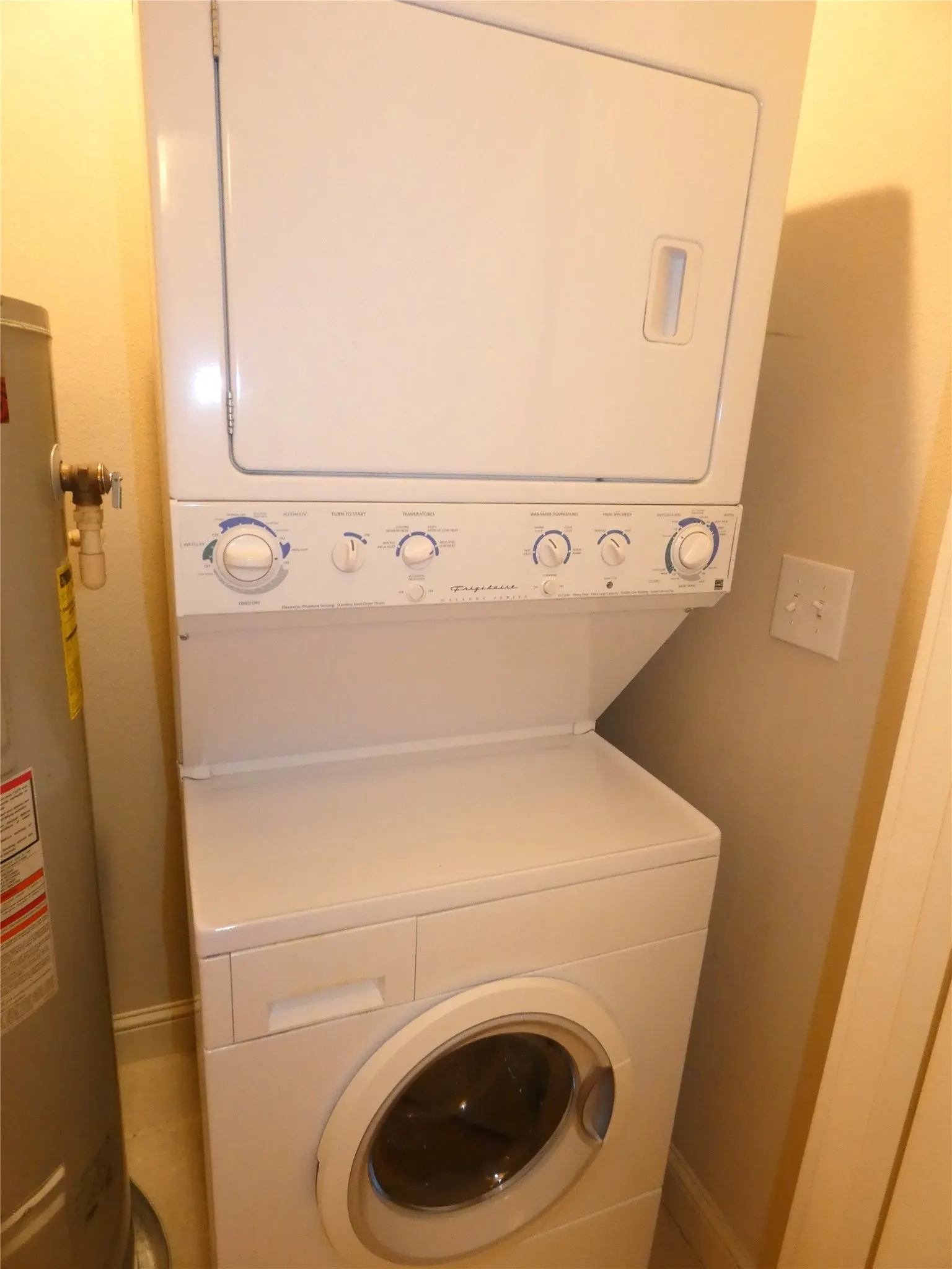Condominium For Rent in Dallas County , 6159 Oram Street 105, Dallas, Texas 75214, 1 Bedroom, 2 Bathroom, 1 Garage spaces, 1,028 Sqft, built in 2007, mls#21401391, Real Estate Agent in Dallas, Homes For Rent in Dallas county, Homes For Rent in Dallas, Realtor in Dallas Texas, Real Estate Brokerage Independent Realty Texas, Luminita Cordes Realtor