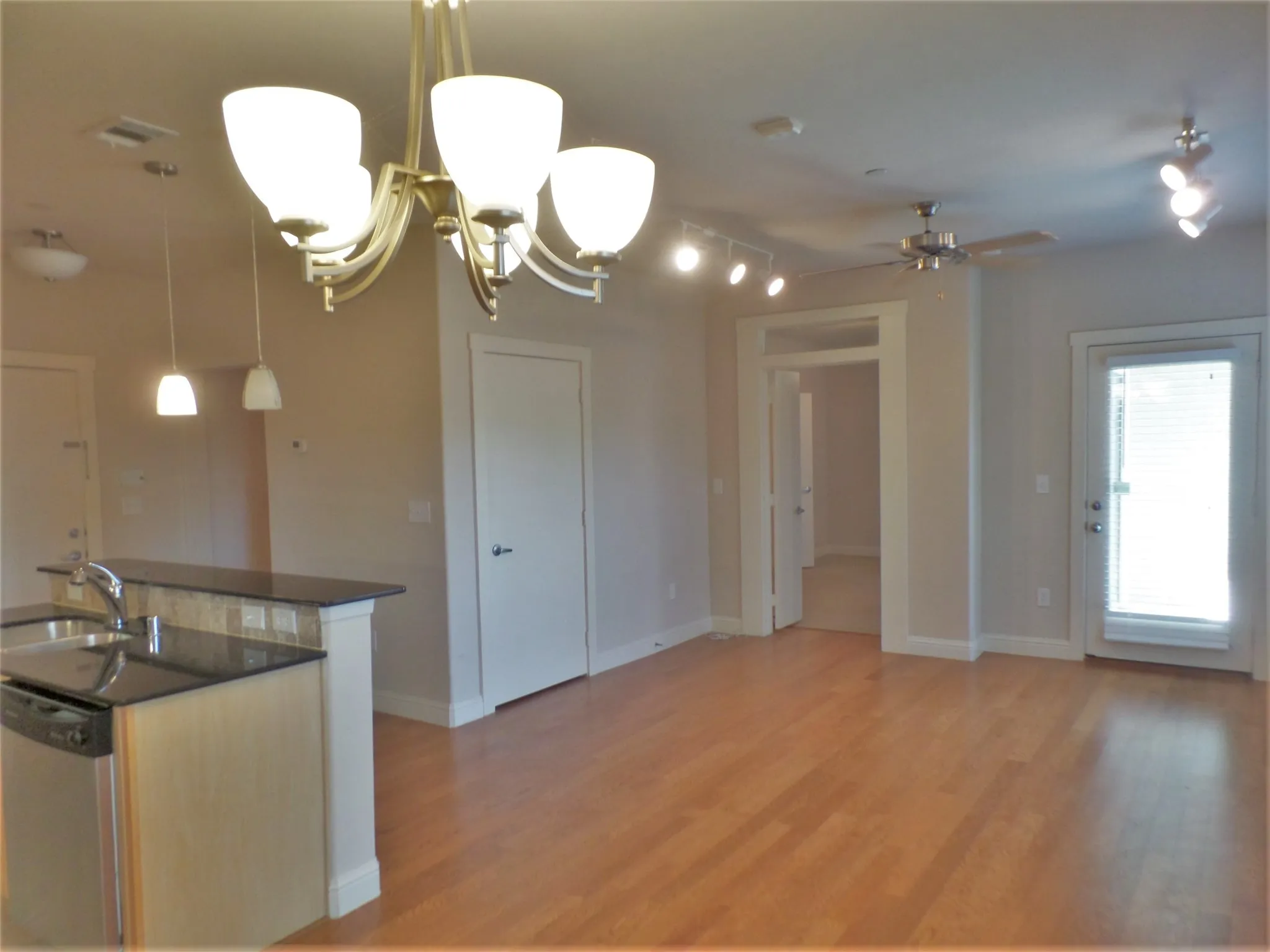 Condominium For Rent in Dallas County , 6159 Oram Street 105, Dallas, Texas 75214, 1 Bedroom, 2 Bathroom, 1 Garage spaces, 1,028 Sqft, built in 2007, mls#21401391, Real Estate Agent in Dallas, Homes For Rent in Dallas county, Homes For Rent in Dallas, Realtor in Dallas Texas, Real Estate Brokerage Independent Realty Texas, Luminita Cordes Realtor