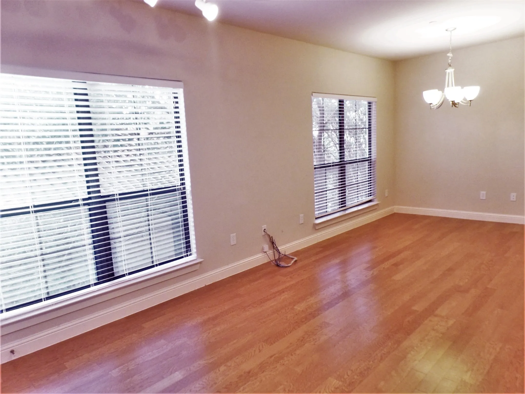 Condominium For Rent in Dallas County , 6159 Oram Street 105, Dallas, Texas 75214, 1 Bedroom, 2 Bathroom, 1 Garage spaces, 1,028 Sqft, built in 2007, mls#21401391, Real Estate Agent in Dallas, Homes For Rent in Dallas county, Homes For Rent in Dallas, Realtor in Dallas Texas, Real Estate Brokerage Independent Realty Texas, Luminita Cordes Realtor