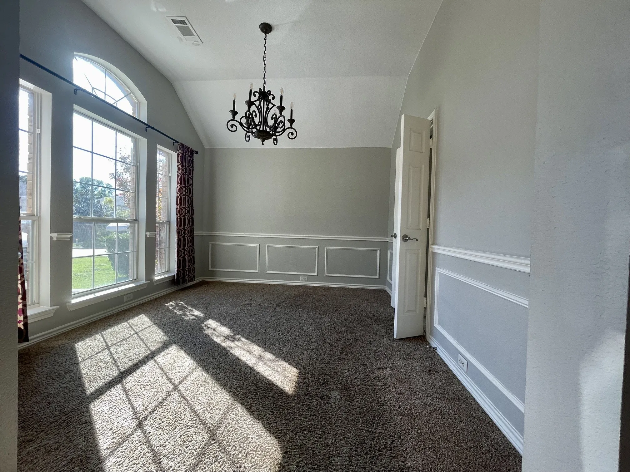 Single Family Residence For Rent in Tarrant County , 6505 Josephine Drive, Arlington, Texas 76017, 4 Bedroom, 2 Bathroom, 2 Garage spaces, 2,652 Sqft, built in 2003, mls#21404863, Real Estate Agent in Arlington, Homes For Rent in Tarrant county, Homes For Rent in Arlington, Realtor in Arlington Texas, Real Estate Brokerage Independent Realty Texas, Luminita Cordes Realtor