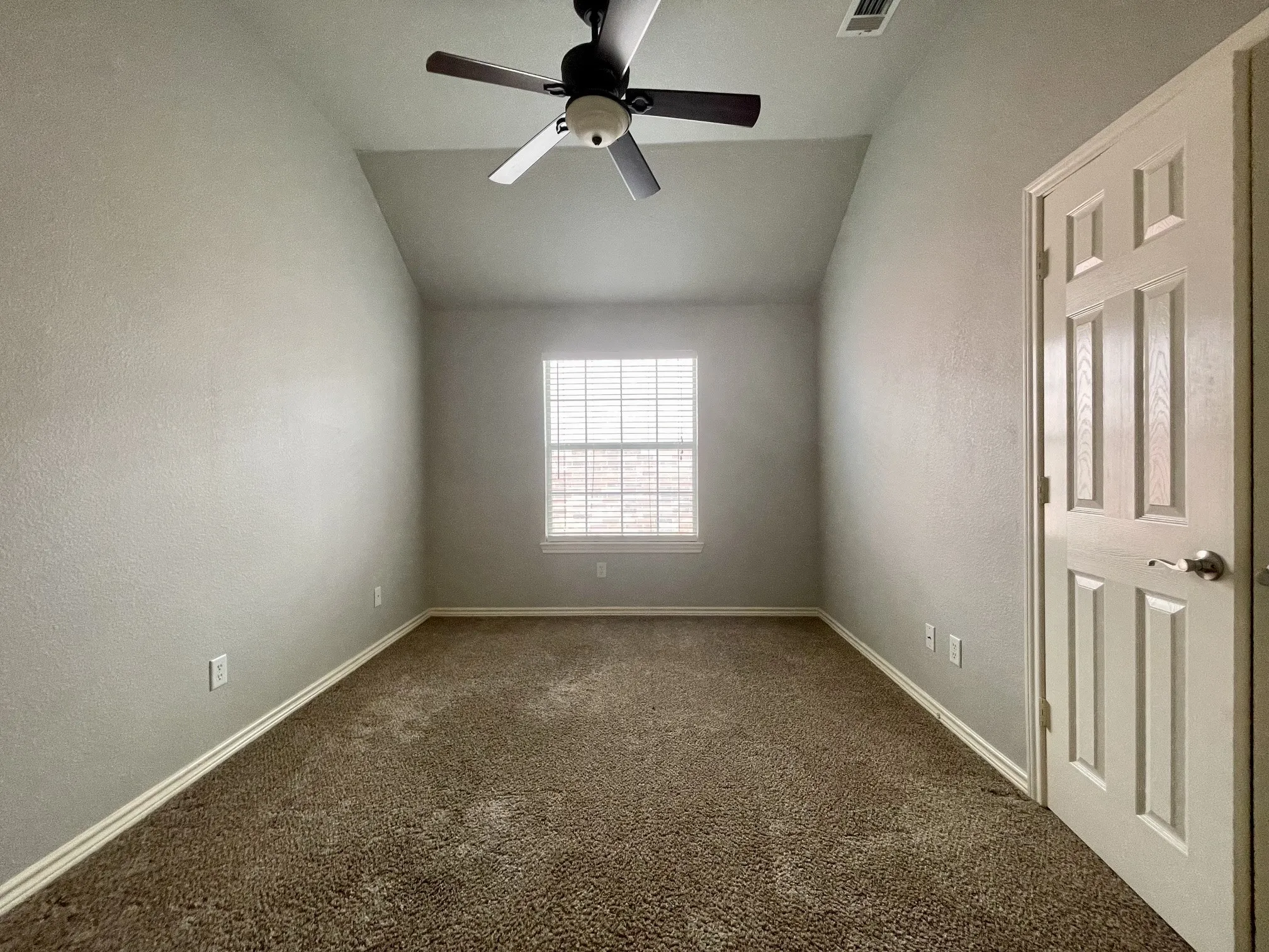 Single Family Residence For Rent in Tarrant County , 6505 Josephine Drive, Arlington, Texas 76017, 4 Bedroom, 2 Bathroom, 2 Garage spaces, 2,652 Sqft, built in 2003, mls#21404863, Real Estate Agent in Arlington, Homes For Rent in Tarrant county, Homes For Rent in Arlington, Realtor in Arlington Texas, Real Estate Brokerage Independent Realty Texas, Luminita Cordes Realtor