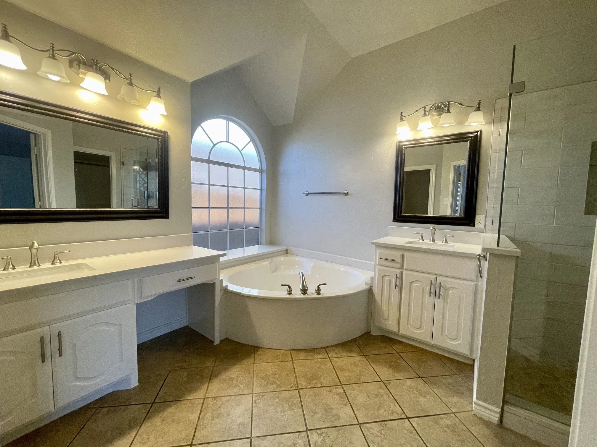Single Family Residence For Rent in Tarrant County , 6505 Josephine Drive, Arlington, Texas 76017, 4 Bedroom, 2 Bathroom, 2 Garage spaces, 2,652 Sqft, built in 2003, mls#21404863, Real Estate Agent in Arlington, Homes For Rent in Tarrant county, Homes For Rent in Arlington, Realtor in Arlington Texas, Real Estate Brokerage Independent Realty Texas, Luminita Cordes Realtor