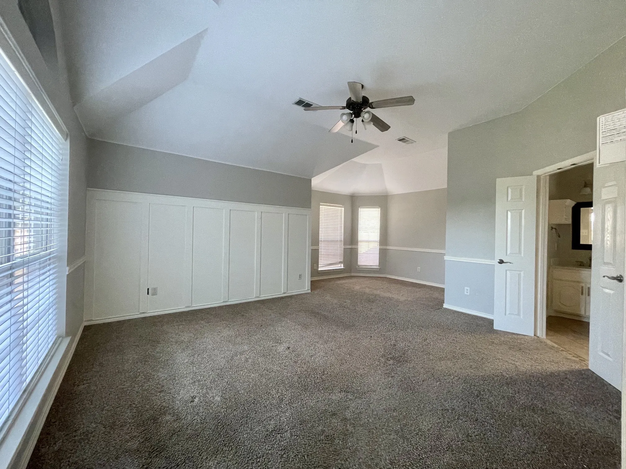 Single Family Residence For Rent in Tarrant County , 6505 Josephine Drive, Arlington, Texas 76017, 4 Bedroom, 2 Bathroom, 2 Garage spaces, 2,652 Sqft, built in 2003, mls#21404863, Real Estate Agent in Arlington, Homes For Rent in Tarrant county, Homes For Rent in Arlington, Realtor in Arlington Texas, Real Estate Brokerage Independent Realty Texas, Luminita Cordes Realtor