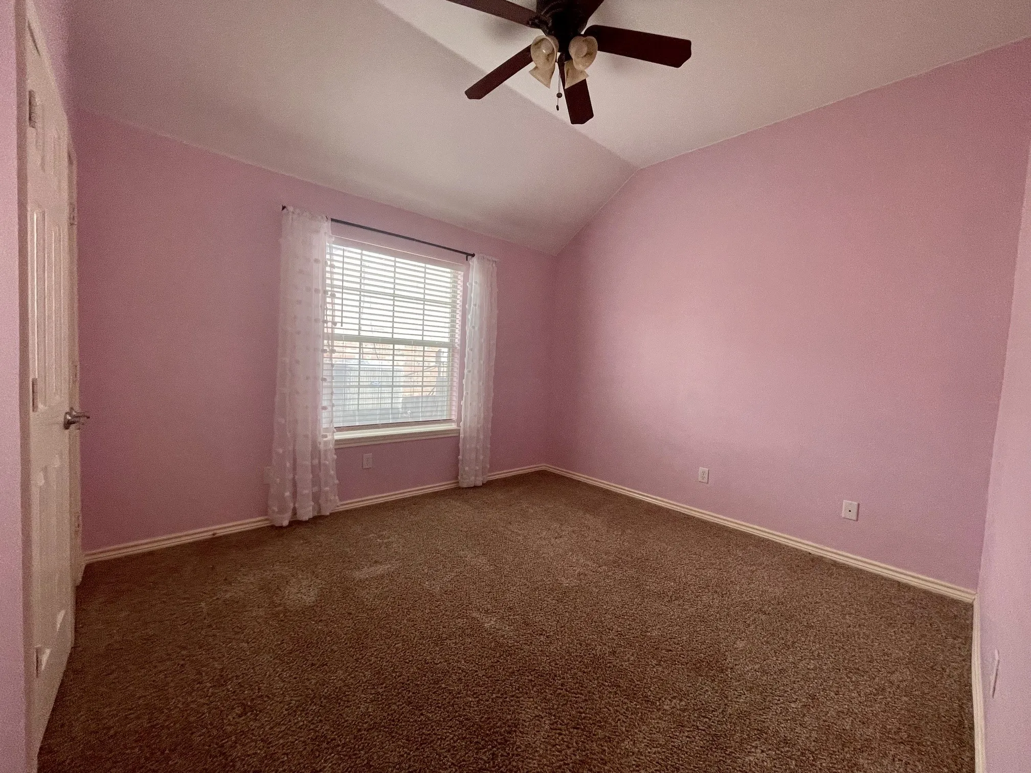 Single Family Residence For Rent in Tarrant County , 6505 Josephine Drive, Arlington, Texas 76017, 4 Bedroom, 2 Bathroom, 2 Garage spaces, 2,652 Sqft, built in 2003, mls#21404863, Real Estate Agent in Arlington, Homes For Rent in Tarrant county, Homes For Rent in Arlington, Realtor in Arlington Texas, Real Estate Brokerage Independent Realty Texas, Luminita Cordes Realtor