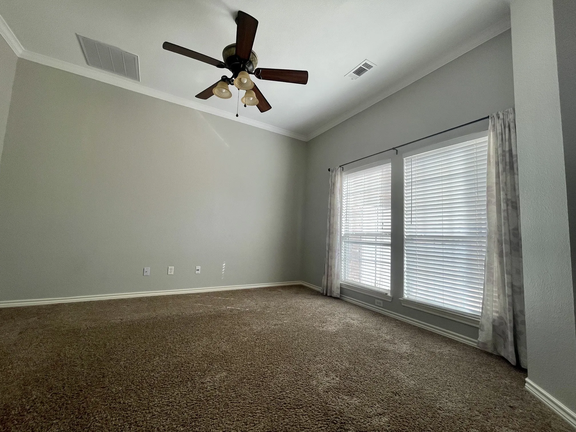 Single Family Residence For Rent in Tarrant County , 6505 Josephine Drive, Arlington, Texas 76017, 4 Bedroom, 2 Bathroom, 2 Garage spaces, 2,652 Sqft, built in 2003, mls#21404863, Real Estate Agent in Arlington, Homes For Rent in Tarrant county, Homes For Rent in Arlington, Realtor in Arlington Texas, Real Estate Brokerage Independent Realty Texas, Luminita Cordes Realtor