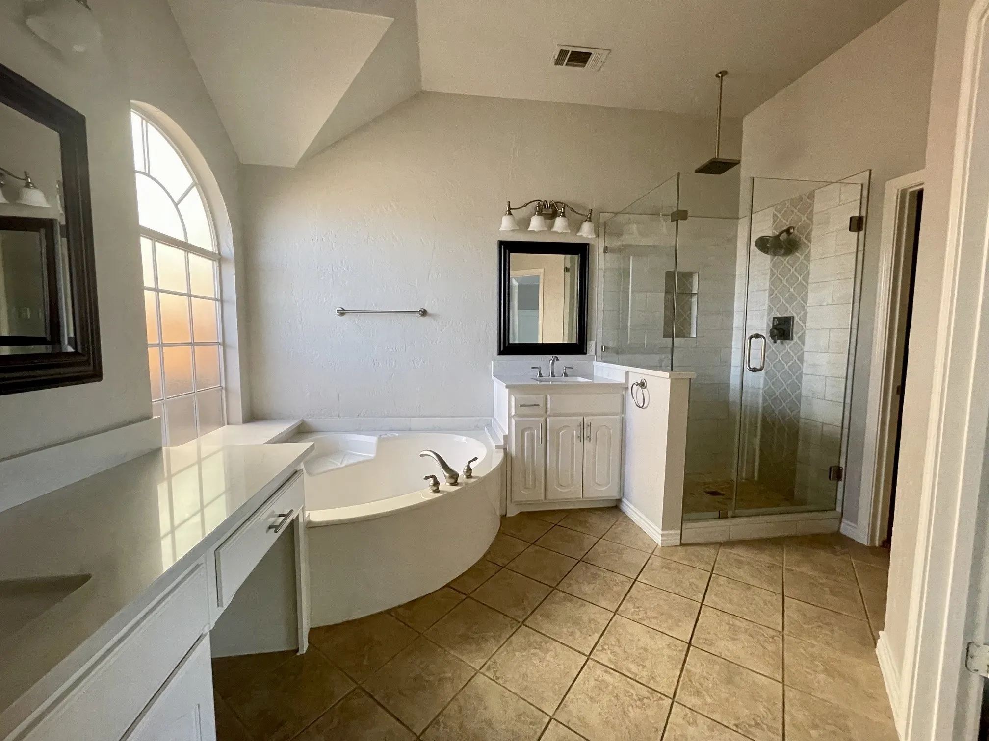 Single Family Residence For Rent in Tarrant County , 6505 Josephine Drive, Arlington, Texas 76017, 4 Bedroom, 2 Bathroom, 2 Garage spaces, 2,652 Sqft, built in 2003, mls#21404863, Real Estate Agent in Arlington, Homes For Rent in Tarrant county, Homes For Rent in Arlington, Realtor in Arlington Texas, Real Estate Brokerage Independent Realty Texas, Luminita Cordes Realtor