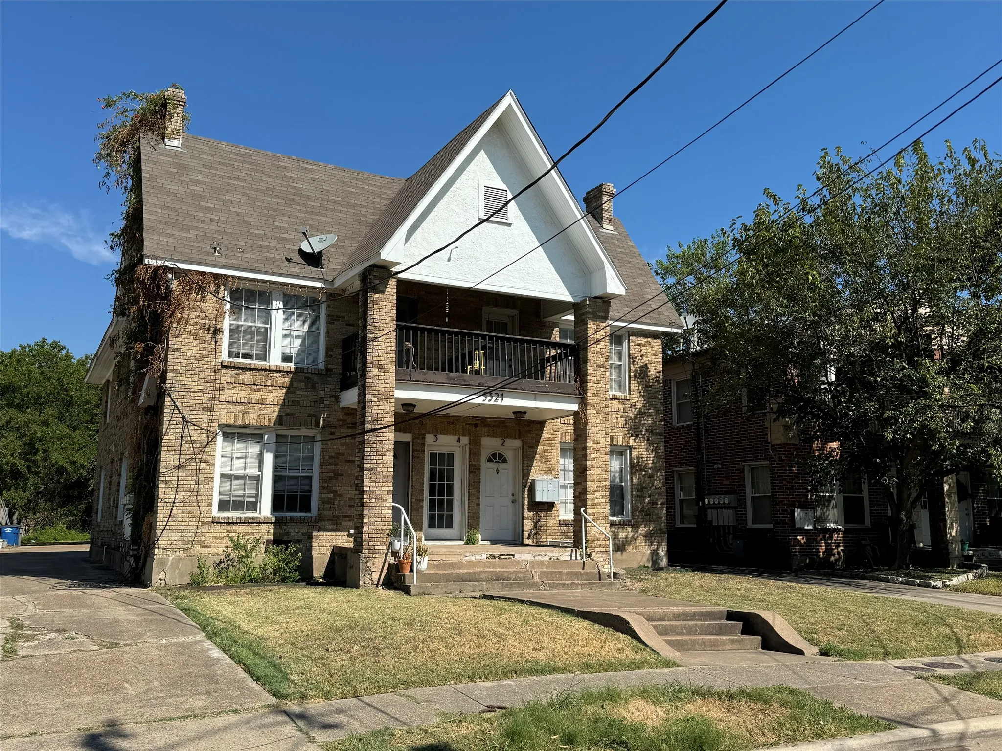 Apartment For Rent in Dallas County , 5321 Reiger Avenue 4, Dallas, Texas 75214, 1 Bedroom, 2 Bathroom, Garage spaces, 1,048 Sqft, built in 1927, mls#21404901, Real Estate Agent in Dallas, Homes For Rent in Dallas county, Homes For Rent in Dallas, Realtor in Dallas Texas, Real Estate Brokerage Independent Realty Texas, Luminita Cordes Realtor