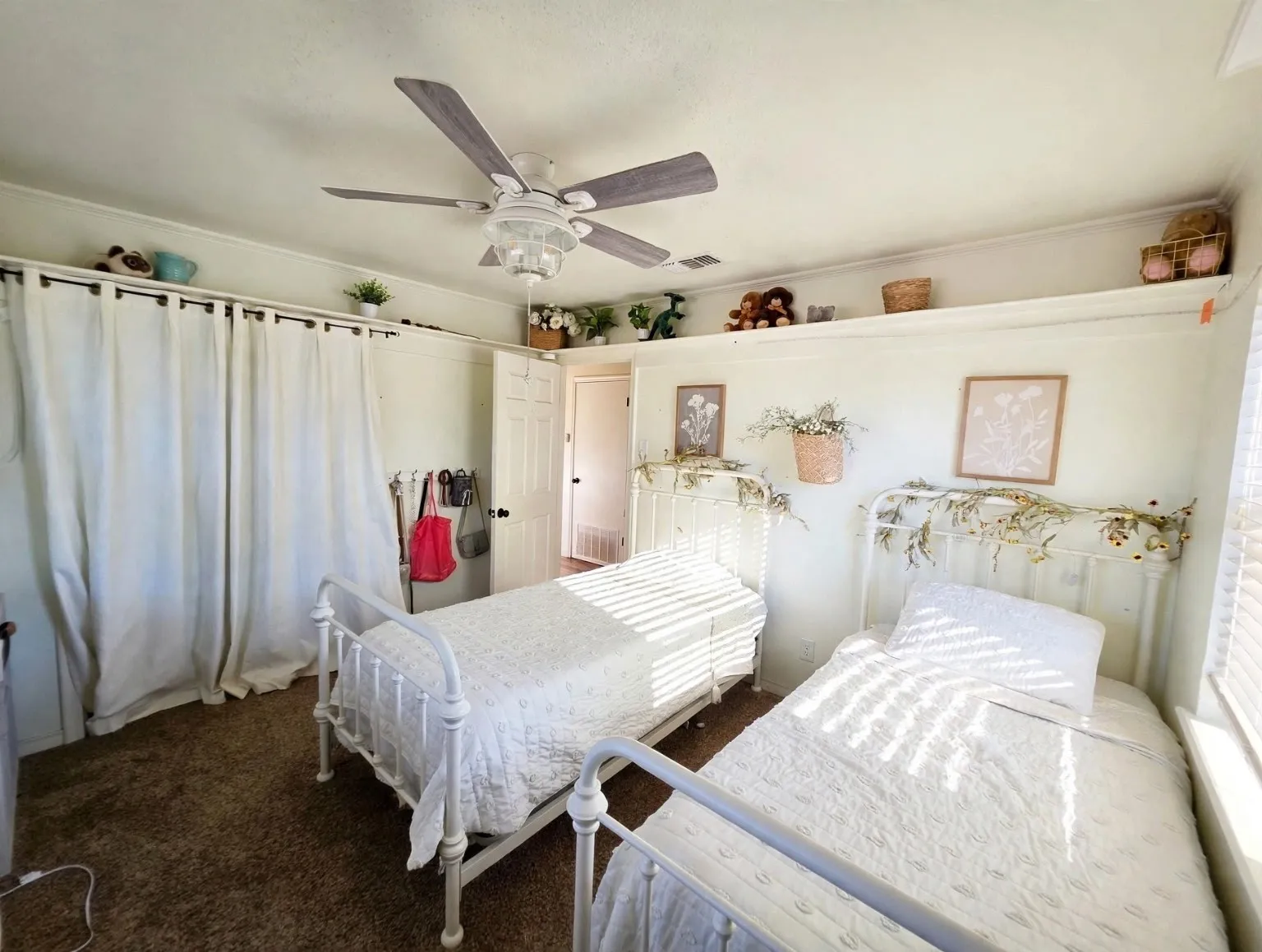Single Family Residence For Sale in Hopkins County , 1426 Farm Road 2560, Sulphur Springs, Texas 75482, 3 Bedroom, 2 Bathroom, Garage spaces, 1,920 Sqft, built in 1970, mls#21404289, Real Estate Agent in Sulphur Springs, Homes For Sale in Hopkins county, Homes For Sale in Sulphur Springs, Realtor in Sulphur Springs Texas, Real Estate Brokerage Independent Realty Texas, Luminita Cordes Realtor