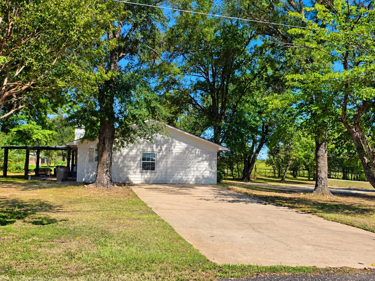 Single Family Residence For Sale in Hopkins County , 1426 Farm Road 2560, Sulphur Springs, Texas 75482, 3 Bedroom, 2 Bathroom, Garage spaces, 1,920 Sqft, built in 1970, mls#21404289, Real Estate Agent in Sulphur Springs, Homes For Sale in Hopkins county, Homes For Sale in Sulphur Springs, Realtor in Sulphur Springs Texas, Real Estate Brokerage Independent Realty Texas, Luminita Cordes Realtor