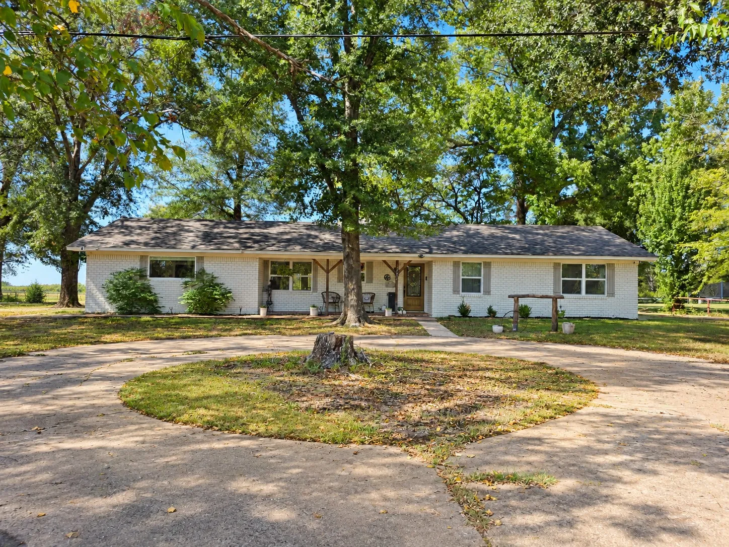 Single Family Residence For Sale in Hopkins County , 1426 Farm Road 2560, Sulphur Springs, Texas 75482, 3 Bedroom, 2 Bathroom, Garage spaces, 1,920 Sqft, built in 1970, mls#21404289, Real Estate Agent in Sulphur Springs, Homes For Sale in Hopkins county, Homes For Sale in Sulphur Springs, Realtor in Sulphur Springs Texas, Real Estate Brokerage Independent Realty Texas, Luminita Cordes Realtor