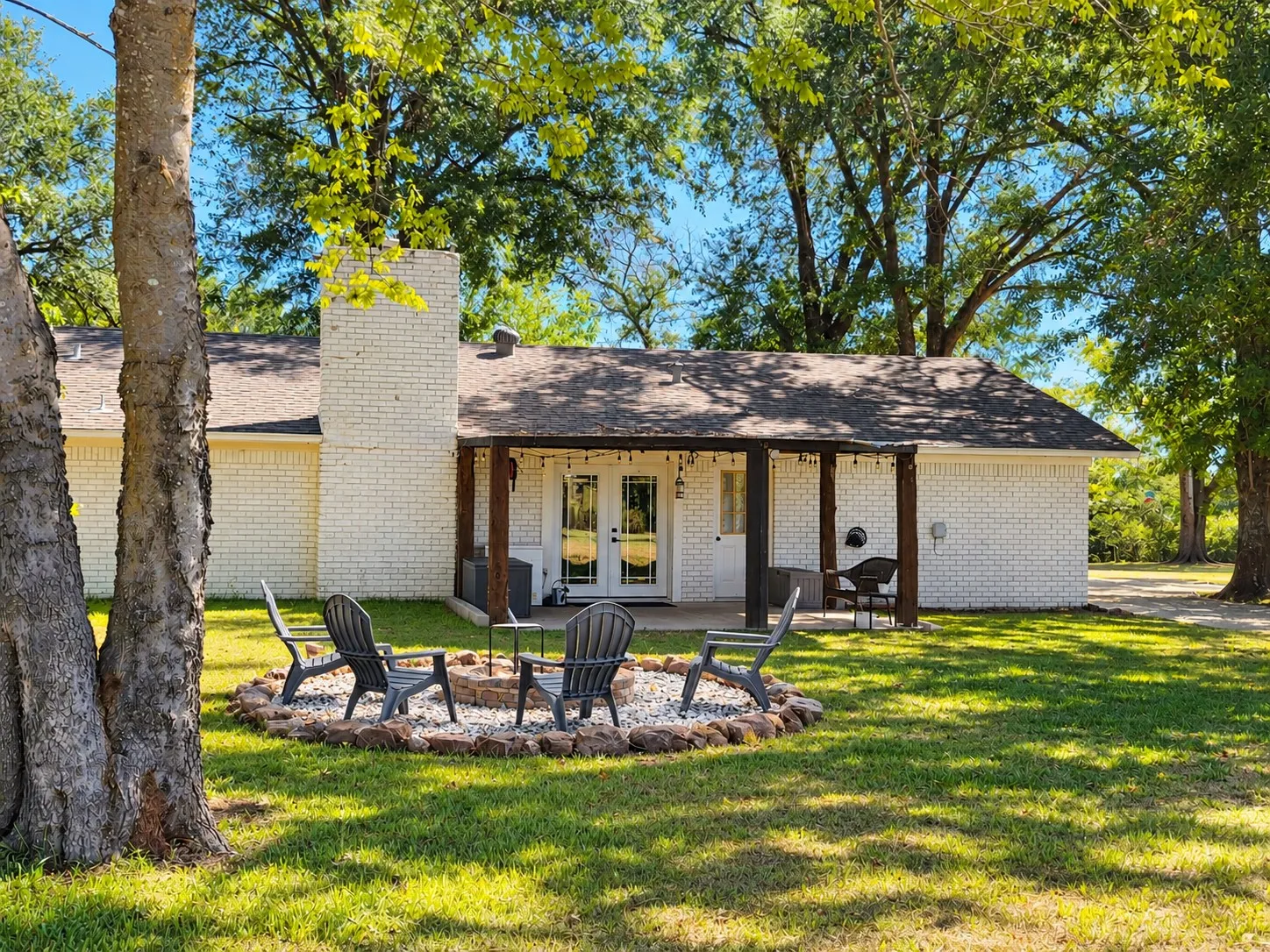 Single Family Residence For Sale in Hopkins County , 1426 Farm Road 2560, Sulphur Springs, Texas 75482, 3 Bedroom, 2 Bathroom, Garage spaces, 1,920 Sqft, built in 1970, mls#21404289, Real Estate Agent in Sulphur Springs, Homes For Sale in Hopkins county, Homes For Sale in Sulphur Springs, Realtor in Sulphur Springs Texas, Real Estate Brokerage Independent Realty Texas, Luminita Cordes Realtor