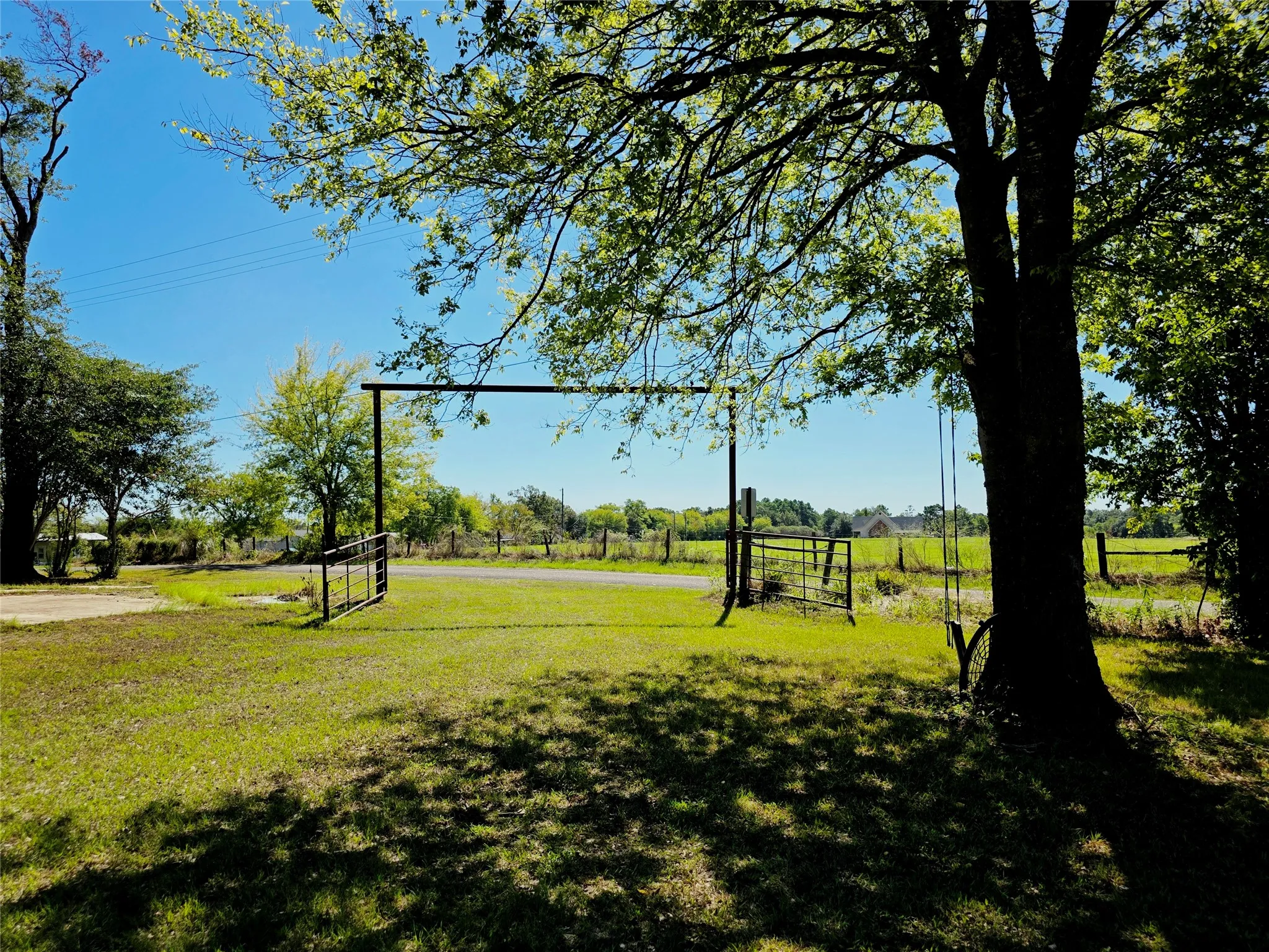 Single Family Residence For Sale in Hopkins County , 1426 Farm Road 2560, Sulphur Springs, Texas 75482, 3 Bedroom, 2 Bathroom, Garage spaces, 1,920 Sqft, built in 1970, mls#21404289, Real Estate Agent in Sulphur Springs, Homes For Sale in Hopkins county, Homes For Sale in Sulphur Springs, Realtor in Sulphur Springs Texas, Real Estate Brokerage Independent Realty Texas, Luminita Cordes Realtor
