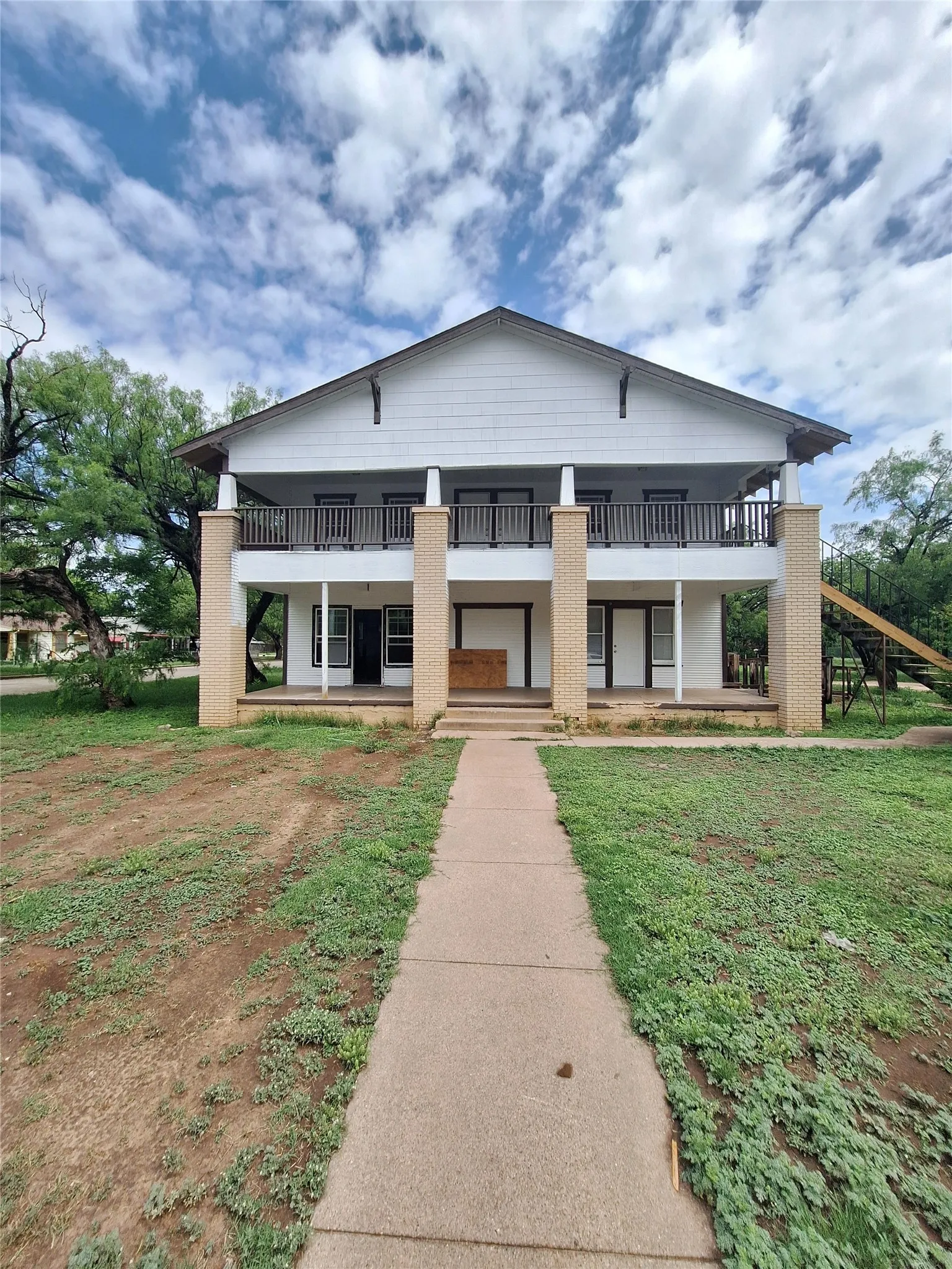 Duplex For Rent in Taylor County , 1942 State Street D, Abilene, Texas 79603, 2 Bedroom, 1 Bathroom, Garage spaces, 915 Sqft, built in 1925, mls#21404909, Real Estate Agent in Abilene, Homes For Rent in Taylor county, Homes For Rent in Abilene, Realtor in Abilene Texas, Real Estate Brokerage Independent Realty Texas, Luminita Cordes Realtor