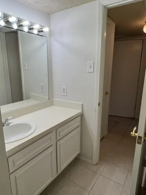 Condominium For Sale in Dallas County , 5300 Keller Springs Road 2013, Dallas, Texas 75248, 1 Bedroom, 1 Bathroom, Garage spaces, 812 Sqft, built in 1982, mls#21404891, Real Estate Agent in Dallas, Homes For Sale in Dallas county, Homes For Sale in Dallas, Realtor in Dallas Texas, Real Estate Brokerage Independent Realty Texas, Luminita Cordes Realtor
