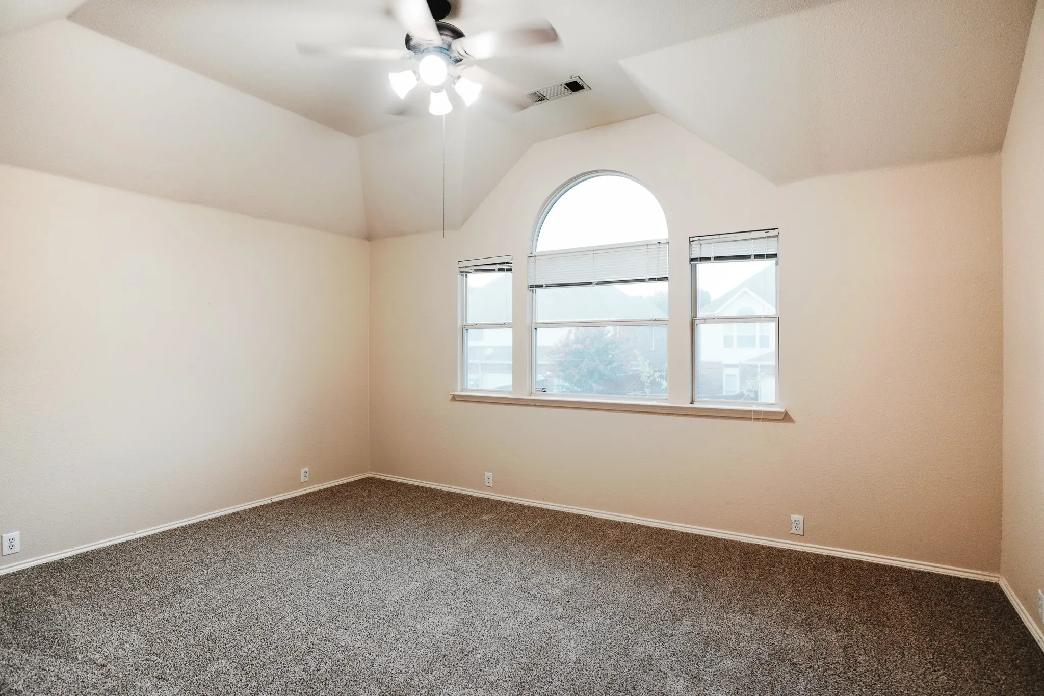 Single Family Residence For Rent in Collin County , 11354 Still Hollow Drive, Frisco, Texas 75035, 3 Bedroom, 3 Bathroom, 2 Garage spaces, 2,004 Sqft, built in 2001, mls#21404915, Real Estate Agent in Frisco, Homes For Rent in Collin county, Homes For Rent in Frisco, Realtor in Frisco Texas, Real Estate Brokerage Independent Realty Texas, Luminita Cordes Realtor