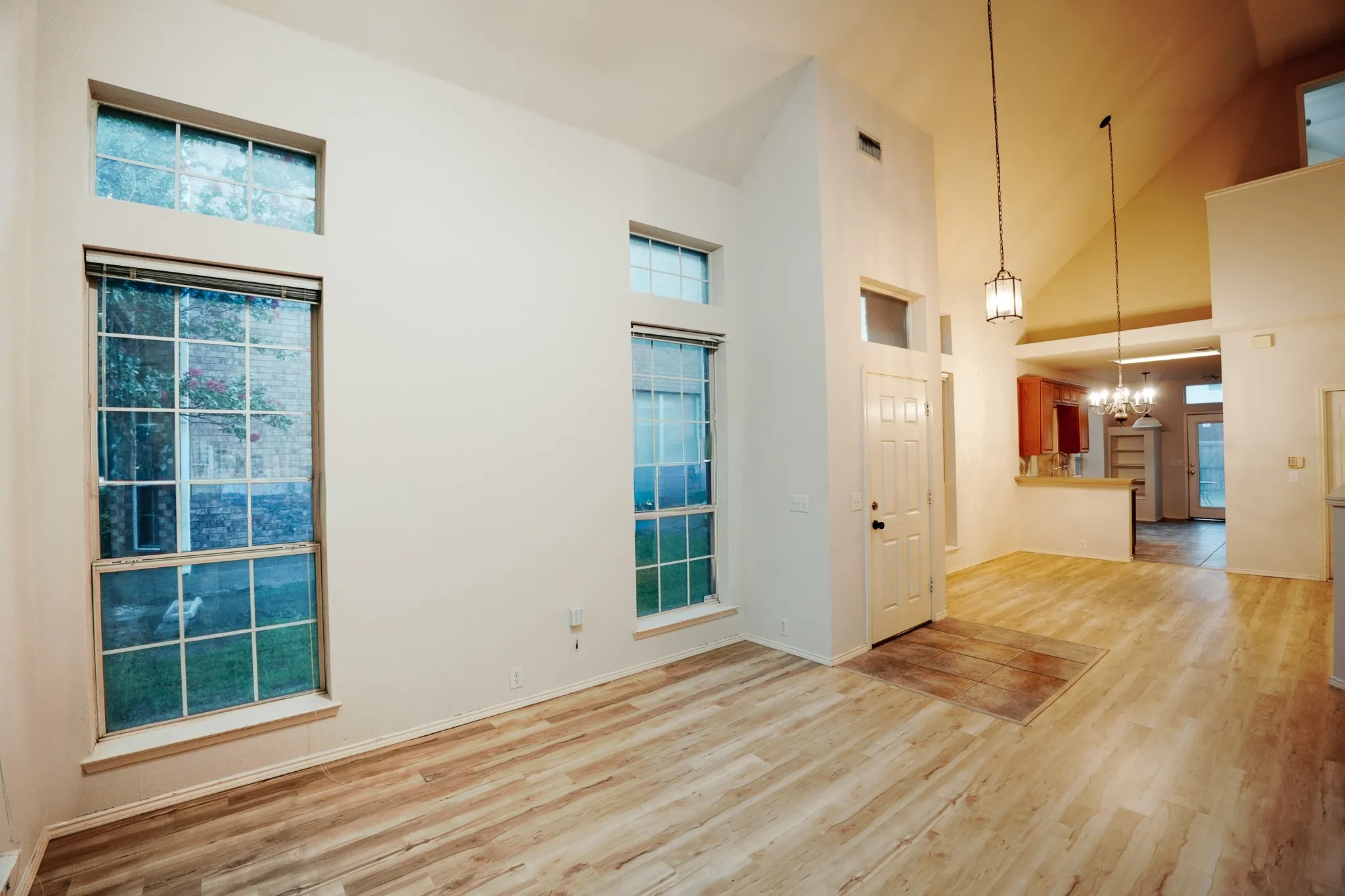 Single Family Residence For Rent in Collin County , 11354 Still Hollow Drive, Frisco, Texas 75035, 3 Bedroom, 3 Bathroom, 2 Garage spaces, 2,004 Sqft, built in 2001, mls#21404915, Real Estate Agent in Frisco, Homes For Rent in Collin county, Homes For Rent in Frisco, Realtor in Frisco Texas, Real Estate Brokerage Independent Realty Texas, Luminita Cordes Realtor