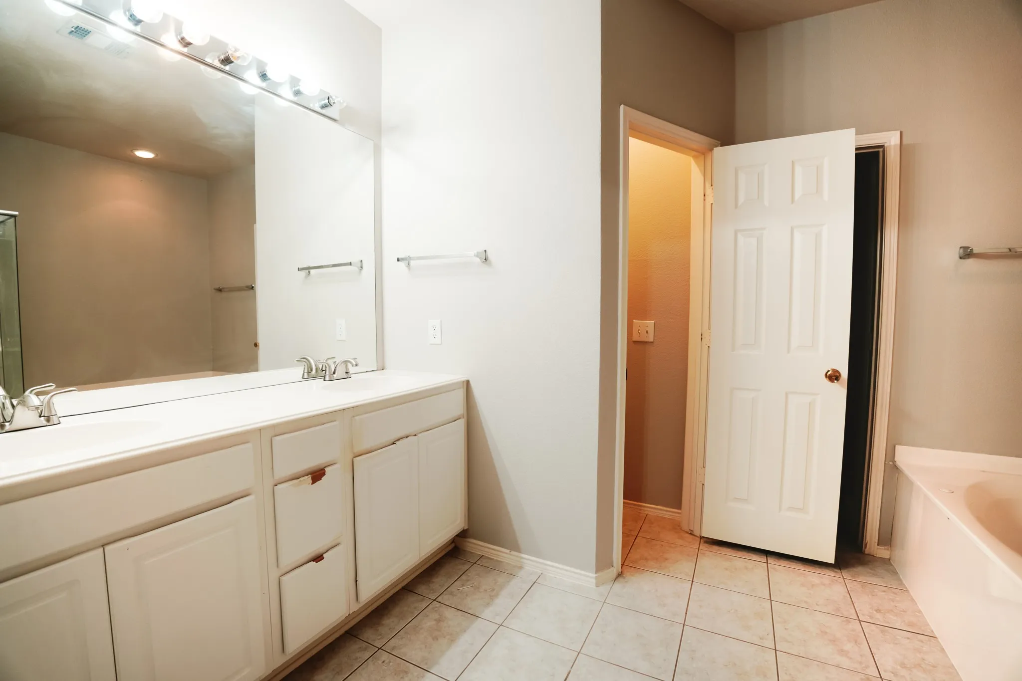 Single Family Residence For Rent in Collin County , 11354 Still Hollow Drive, Frisco, Texas 75035, 3 Bedroom, 3 Bathroom, 2 Garage spaces, 2,004 Sqft, built in 2001, mls#21404915, Real Estate Agent in Frisco, Homes For Rent in Collin county, Homes For Rent in Frisco, Realtor in Frisco Texas, Real Estate Brokerage Independent Realty Texas, Luminita Cordes Realtor