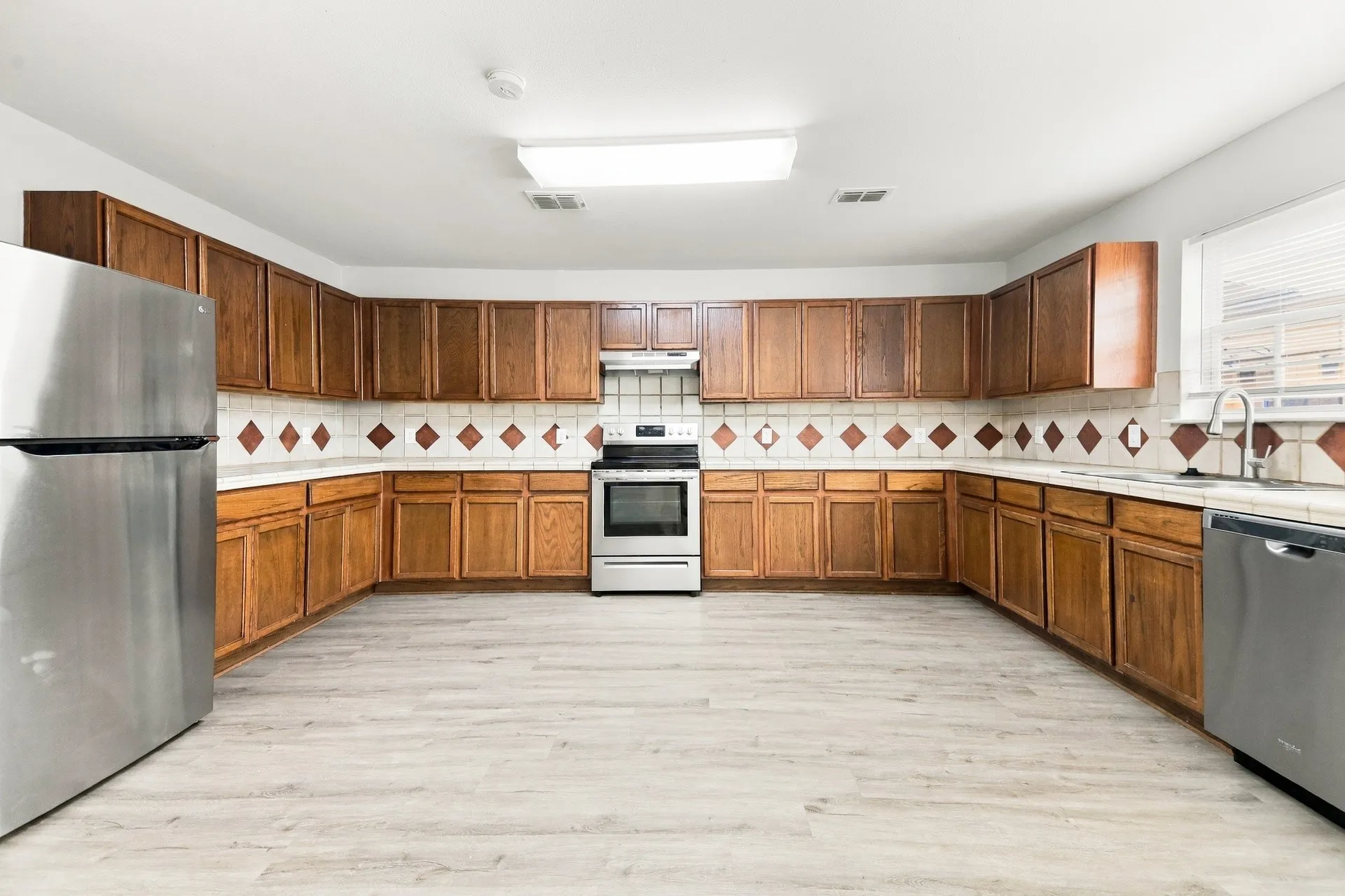 Single Family Residence For Rent in Denton County , 1601 Princess Lane, Little Elm, Texas 75036, 5 Bedroom, 4 Bathroom, 2 Garage spaces, 4,014 Sqft, built in 2005, mls#21404900, Real Estate Agent in Little Elm, Homes For Rent in Denton county, Homes For Rent in Little Elm, Realtor in Little Elm Texas, Real Estate Brokerage Independent Realty Texas, Luminita Cordes Realtor