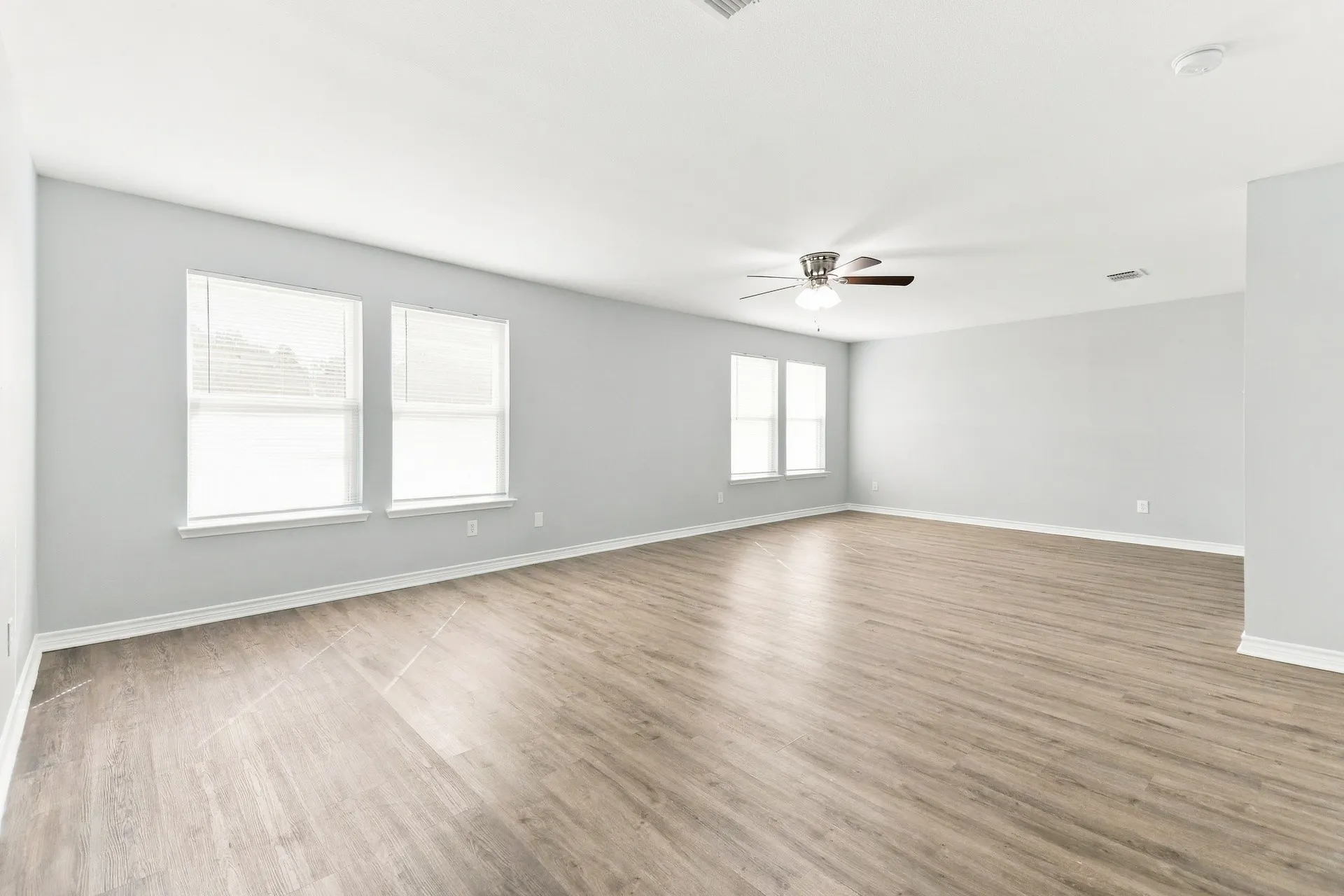 Single Family Residence For Rent in Denton County , 1601 Princess Lane, Little Elm, Texas 75036, 5 Bedroom, 4 Bathroom, 2 Garage spaces, 4,014 Sqft, built in 2005, mls#21404900, Real Estate Agent in Little Elm, Homes For Rent in Denton county, Homes For Rent in Little Elm, Realtor in Little Elm Texas, Real Estate Brokerage Independent Realty Texas, Luminita Cordes Realtor
