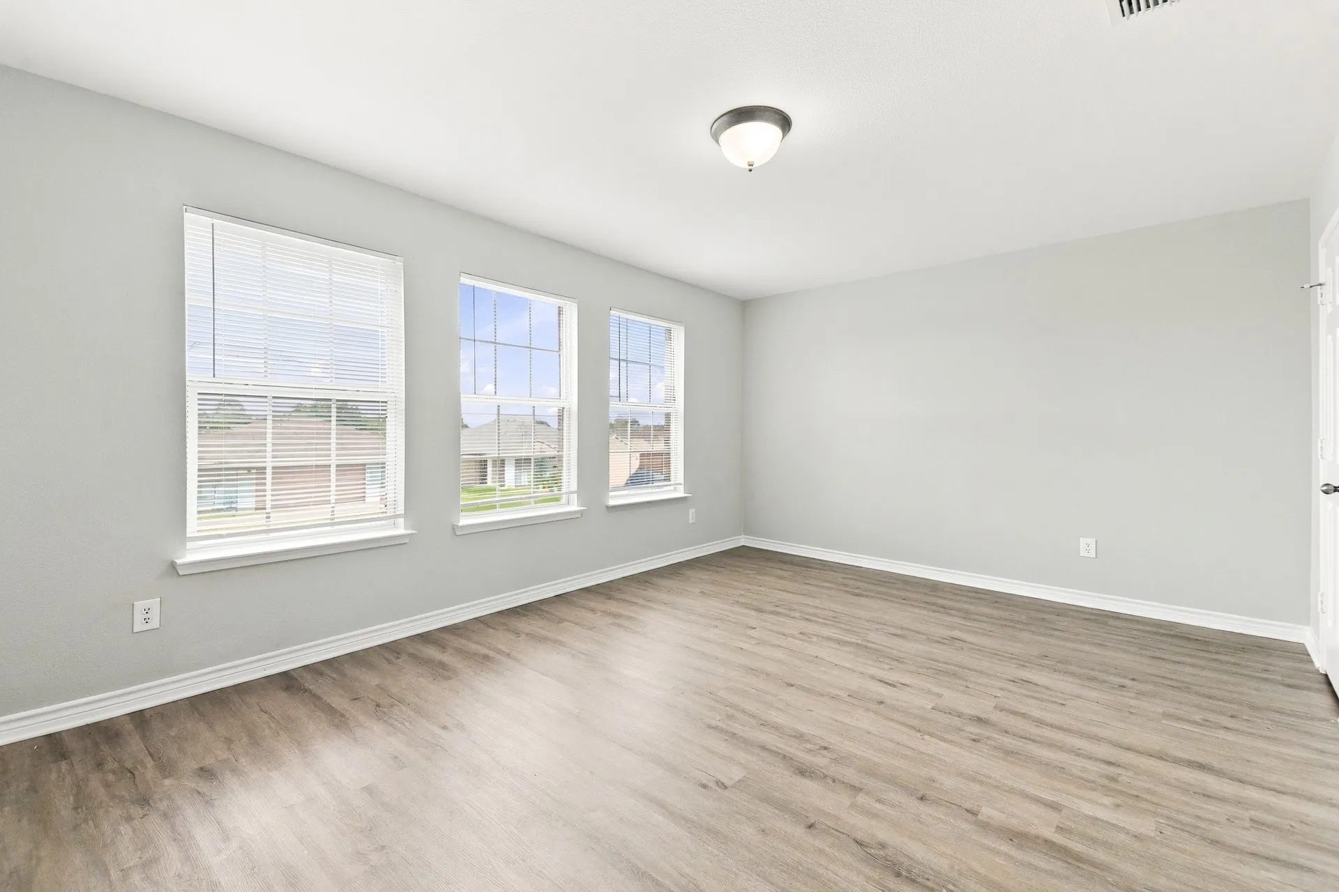 Single Family Residence For Rent in Denton County , 1601 Princess Lane, Little Elm, Texas 75036, 5 Bedroom, 4 Bathroom, 2 Garage spaces, 4,014 Sqft, built in 2005, mls#21404900, Real Estate Agent in Little Elm, Homes For Rent in Denton county, Homes For Rent in Little Elm, Realtor in Little Elm Texas, Real Estate Brokerage Independent Realty Texas, Luminita Cordes Realtor