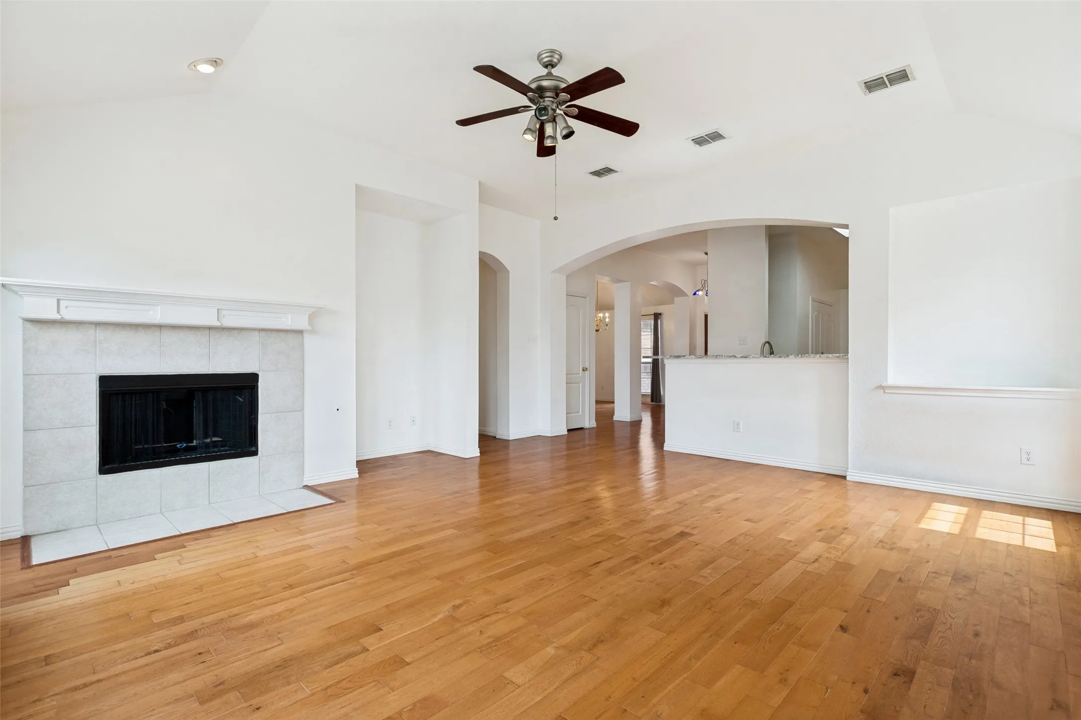 Vaulted ceiling with recessed lighting and ceiling fan