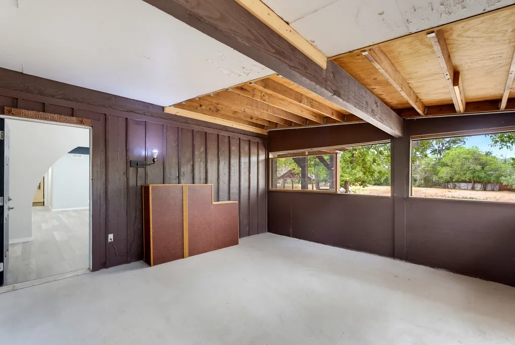 Single Family Residence For Sale in Taylor County , 4026 Congress Court, Abilene, Texas 79603, 4 Bedroom, 2 Bathroom, 2 Garage spaces, 2,345 Sqft, built in 1966, mls#21403935, Real Estate Agent in Abilene, Homes For Sale in Taylor county, Homes For Sale in Abilene, Realtor in Abilene Texas, Real Estate Brokerage Independent Realty Texas, Luminita Cordes Realtor