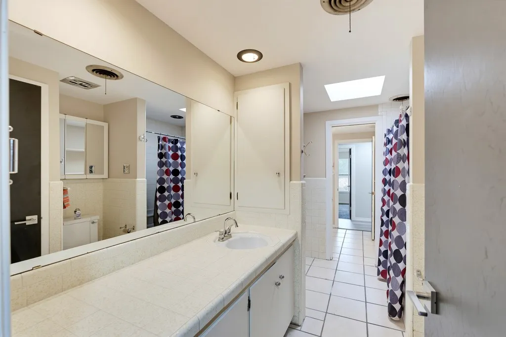 Single Family Residence For Sale in Taylor County , 4026 Congress Court, Abilene, Texas 79603, 4 Bedroom, 2 Bathroom, 2 Garage spaces, 2,345 Sqft, built in 1966, mls#21403935, Real Estate Agent in Abilene, Homes For Sale in Taylor county, Homes For Sale in Abilene, Realtor in Abilene Texas, Real Estate Brokerage Independent Realty Texas, Luminita Cordes Realtor