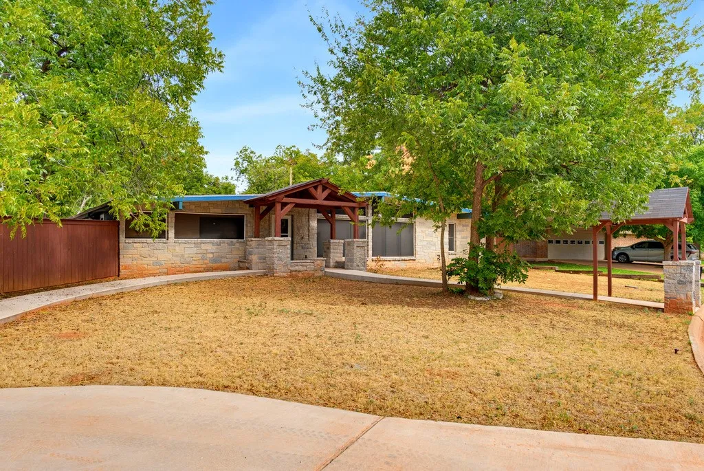 Single Family Residence For Sale in Taylor County , 4026 Congress Court, Abilene, Texas 79603, 4 Bedroom, 2 Bathroom, 2 Garage spaces, 2,345 Sqft, built in 1966, mls#21403935, Real Estate Agent in Abilene, Homes For Sale in Taylor county, Homes For Sale in Abilene, Realtor in Abilene Texas, Real Estate Brokerage Independent Realty Texas, Luminita Cordes Realtor