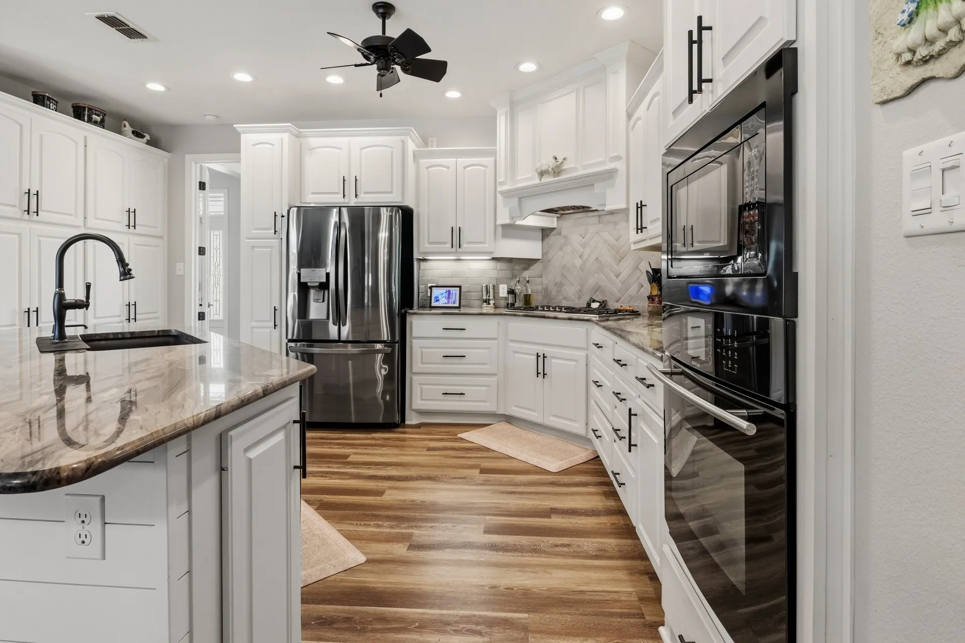 Single Family Residence For Sale in Titus County , 213 Devonshire, Mt Pleasant, Texas 75455, 4 Bedroom, 4 Bathroom, 2 Garage spaces, 2,923 Sqft, built in 2008, mls#21395591, Real Estate Agent in Mt Pleasant, Homes For Sale in Titus county, Homes For Sale in Mt Pleasant, Realtor in Mt Pleasant Texas, Real Estate Brokerage Independent Realty Texas, Luminita Cordes Realtor