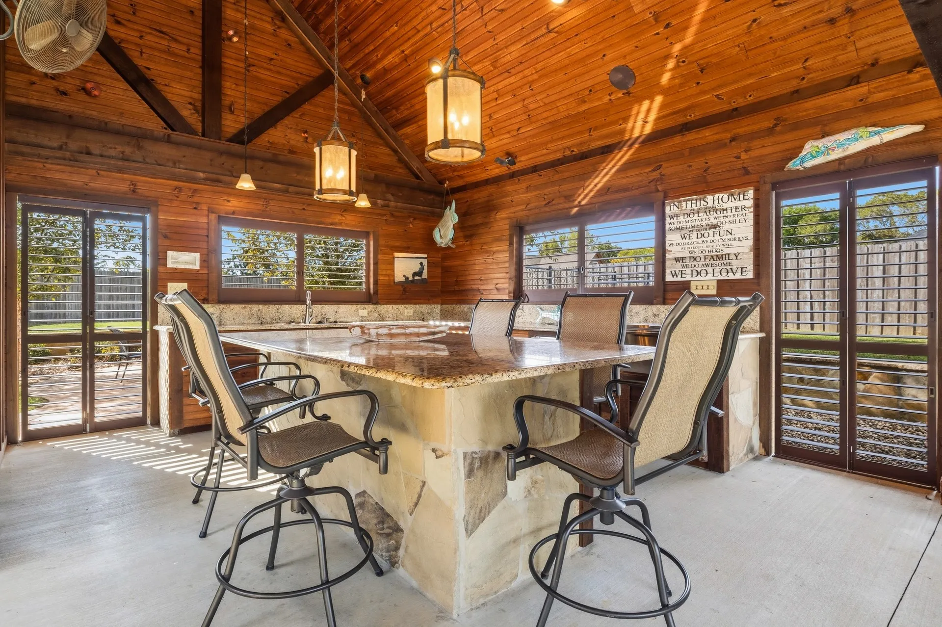Single Family Residence For Sale in Titus County , 213 Devonshire, Mt Pleasant, Texas 75455, 4 Bedroom, 4 Bathroom, 2 Garage spaces, 2,923 Sqft, built in 2008, mls#21395591, Real Estate Agent in Mt Pleasant, Homes For Sale in Titus county, Homes For Sale in Mt Pleasant, Realtor in Mt Pleasant Texas, Real Estate Brokerage Independent Realty Texas, Luminita Cordes Realtor