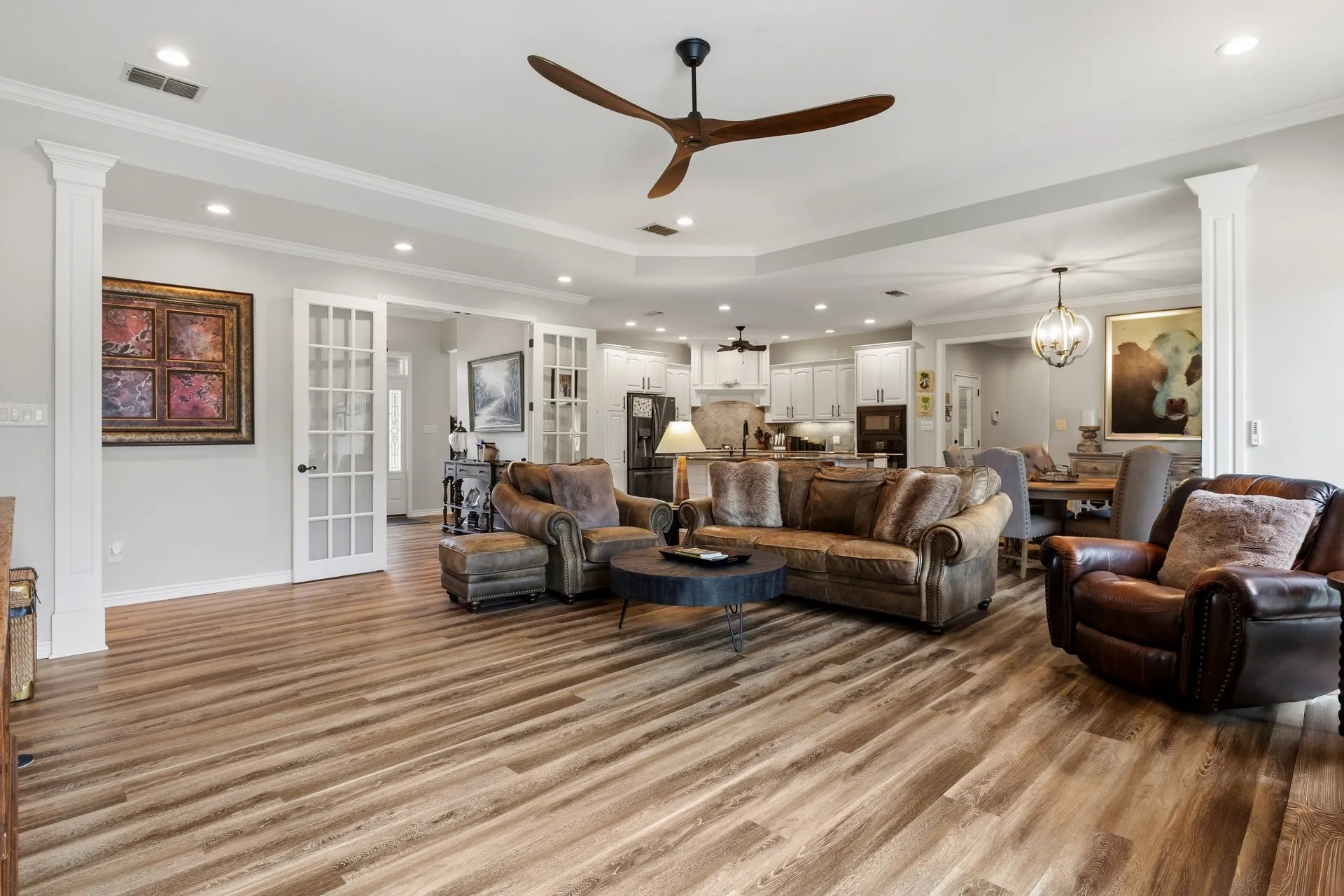 Single Family Residence For Sale in Titus County , 213 Devonshire, Mt Pleasant, Texas 75455, 4 Bedroom, 4 Bathroom, 2 Garage spaces, 2,923 Sqft, built in 2008, mls#21395591, Real Estate Agent in Mt Pleasant, Homes For Sale in Titus county, Homes For Sale in Mt Pleasant, Realtor in Mt Pleasant Texas, Real Estate Brokerage Independent Realty Texas, Luminita Cordes Realtor