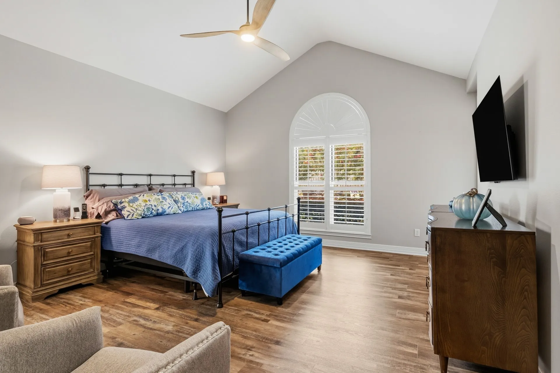Single Family Residence For Sale in Titus County , 213 Devonshire, Mt Pleasant, Texas 75455, 4 Bedroom, 4 Bathroom, 2 Garage spaces, 2,923 Sqft, built in 2008, mls#21395591, Real Estate Agent in Mt Pleasant, Homes For Sale in Titus county, Homes For Sale in Mt Pleasant, Realtor in Mt Pleasant Texas, Real Estate Brokerage Independent Realty Texas, Luminita Cordes Realtor