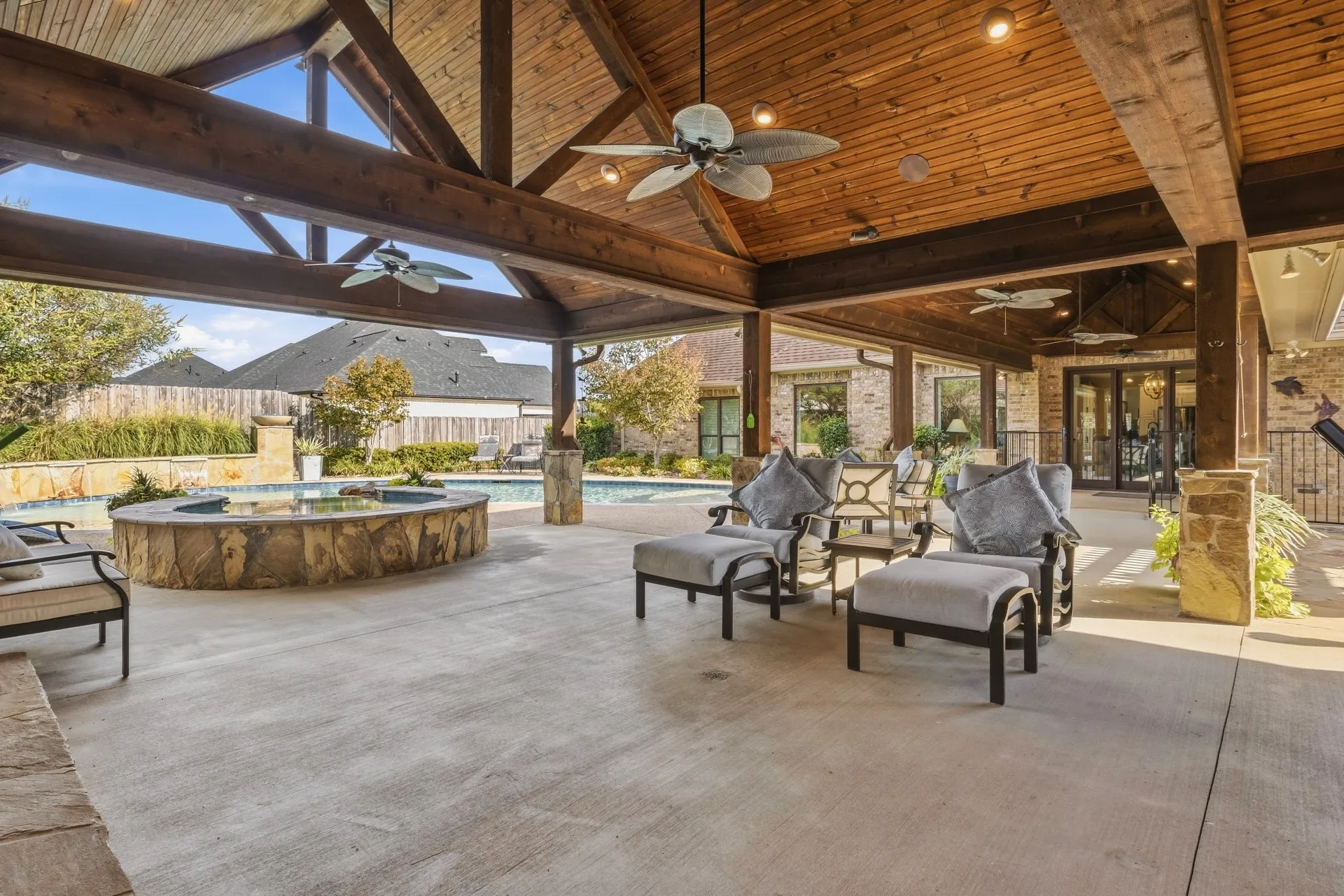 Single Family Residence For Sale in Titus County , 213 Devonshire, Mt Pleasant, Texas 75455, 4 Bedroom, 4 Bathroom, 2 Garage spaces, 2,923 Sqft, built in 2008, mls#21395591, Real Estate Agent in Mt Pleasant, Homes For Sale in Titus county, Homes For Sale in Mt Pleasant, Realtor in Mt Pleasant Texas, Real Estate Brokerage Independent Realty Texas, Luminita Cordes Realtor
